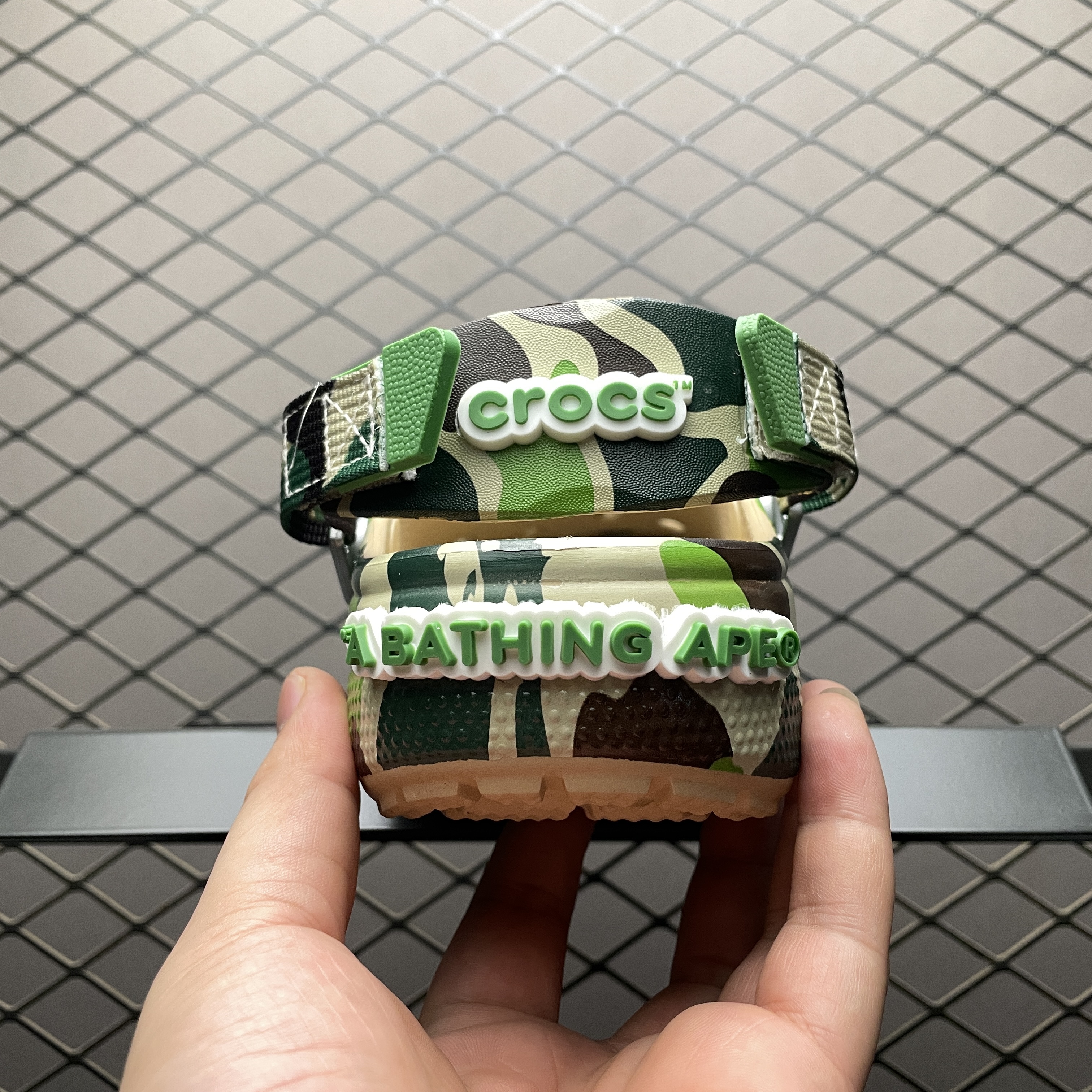 Crocs Classic Clogs A Bathing Ape ABC（209627-212）