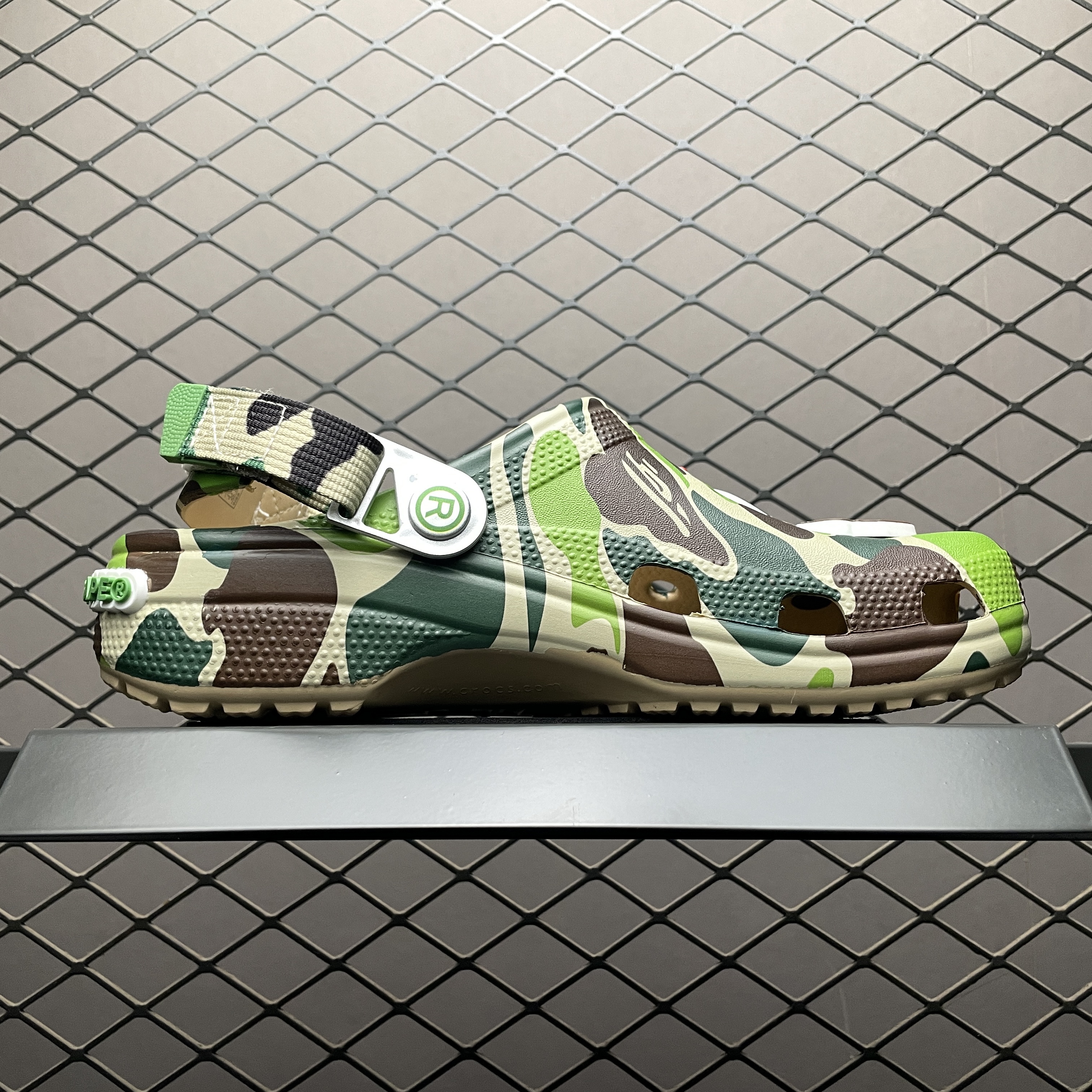 Crocs Classic Clogs A Bathing Ape ABC（209627-212）