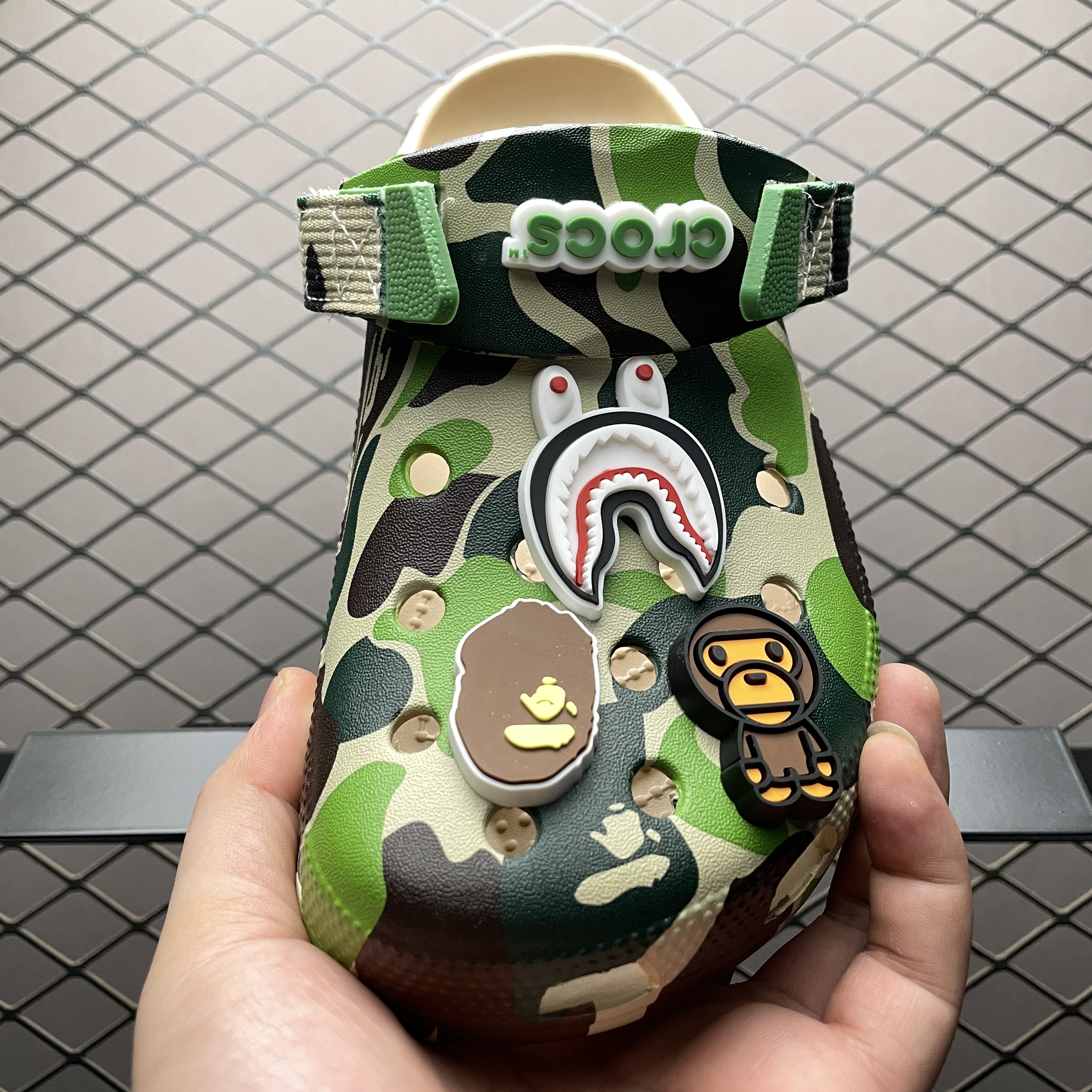 Crocs Classic Clogs A Bathing Ape ABC（209627-212）