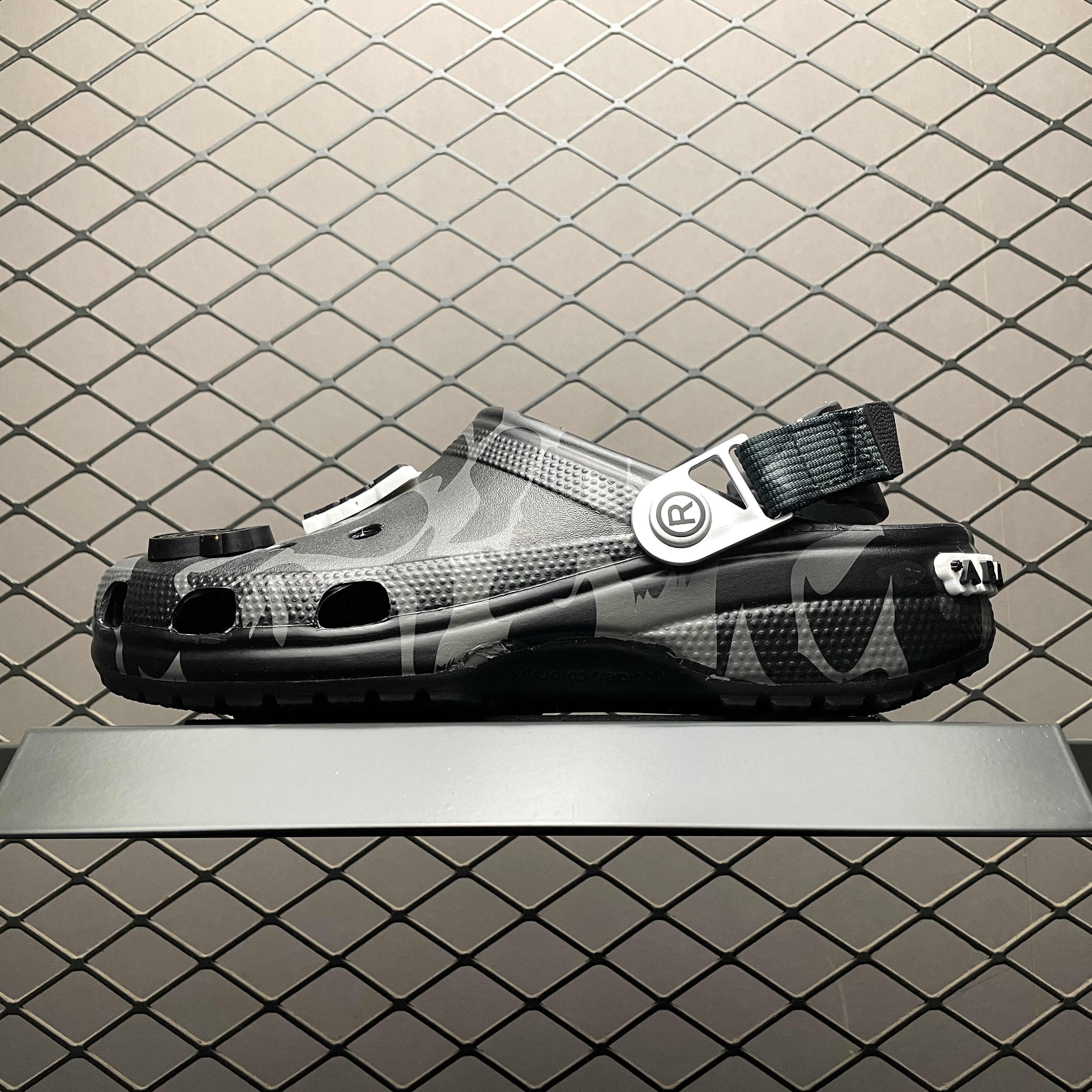 Crocs Classic Clogs A Bathing Ape ABC（209627-216）