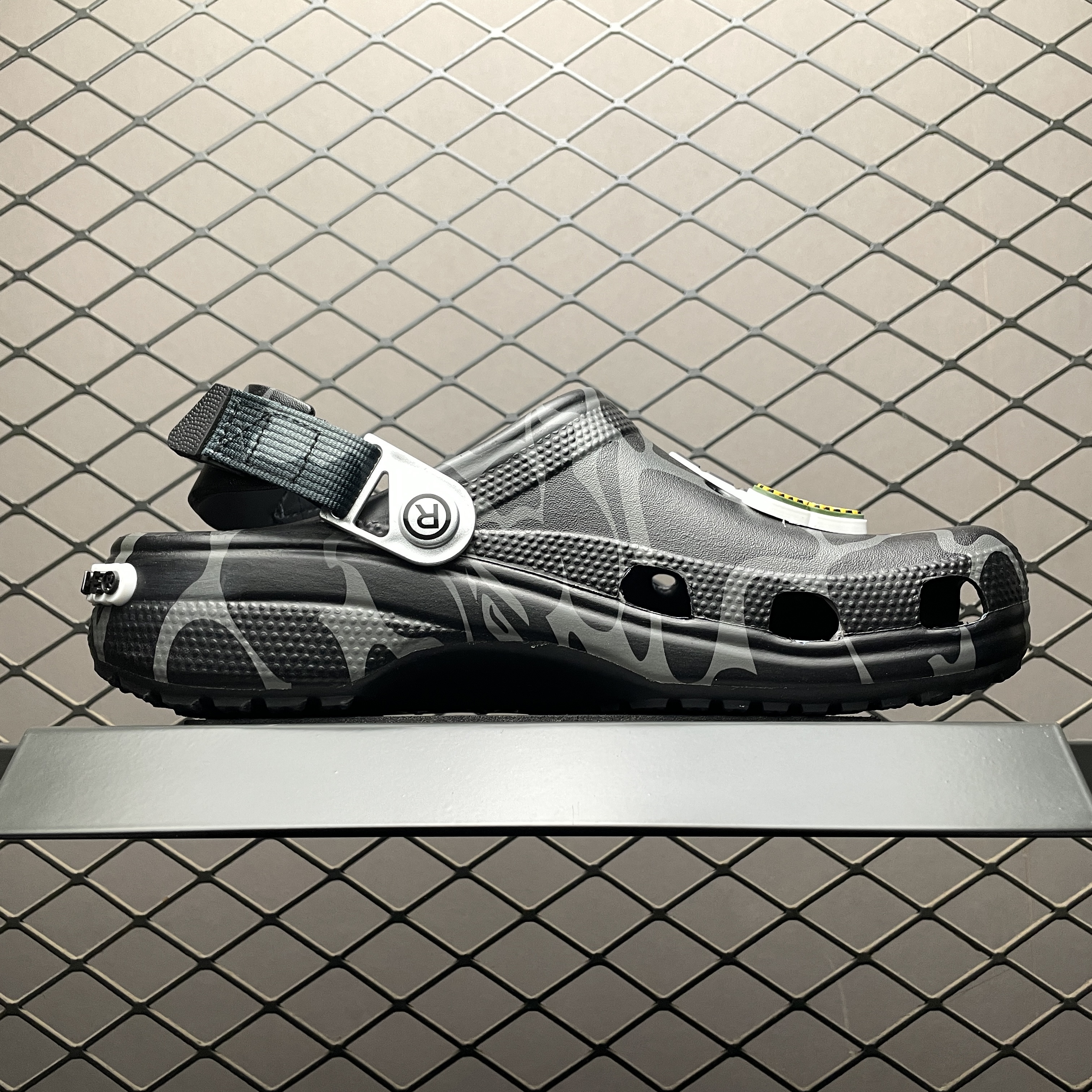 Crocs Classic Clogs A Bathing Ape ABC（209627-216）