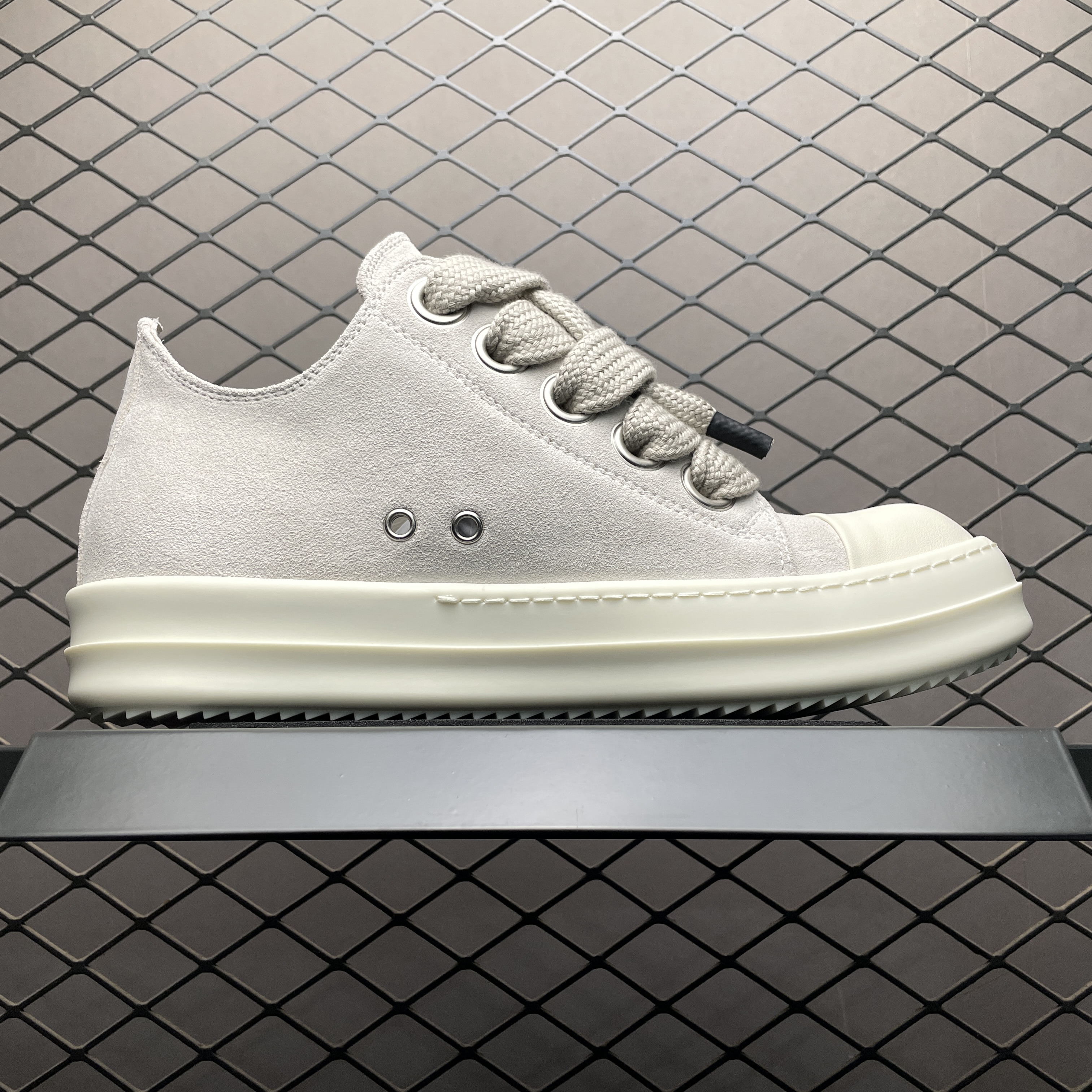 RICK OWENS "JUMBOLACED LOW SNEAKERS" Jumbo lace suede low-cut sneakers (DU01C6809SLASH-6311)