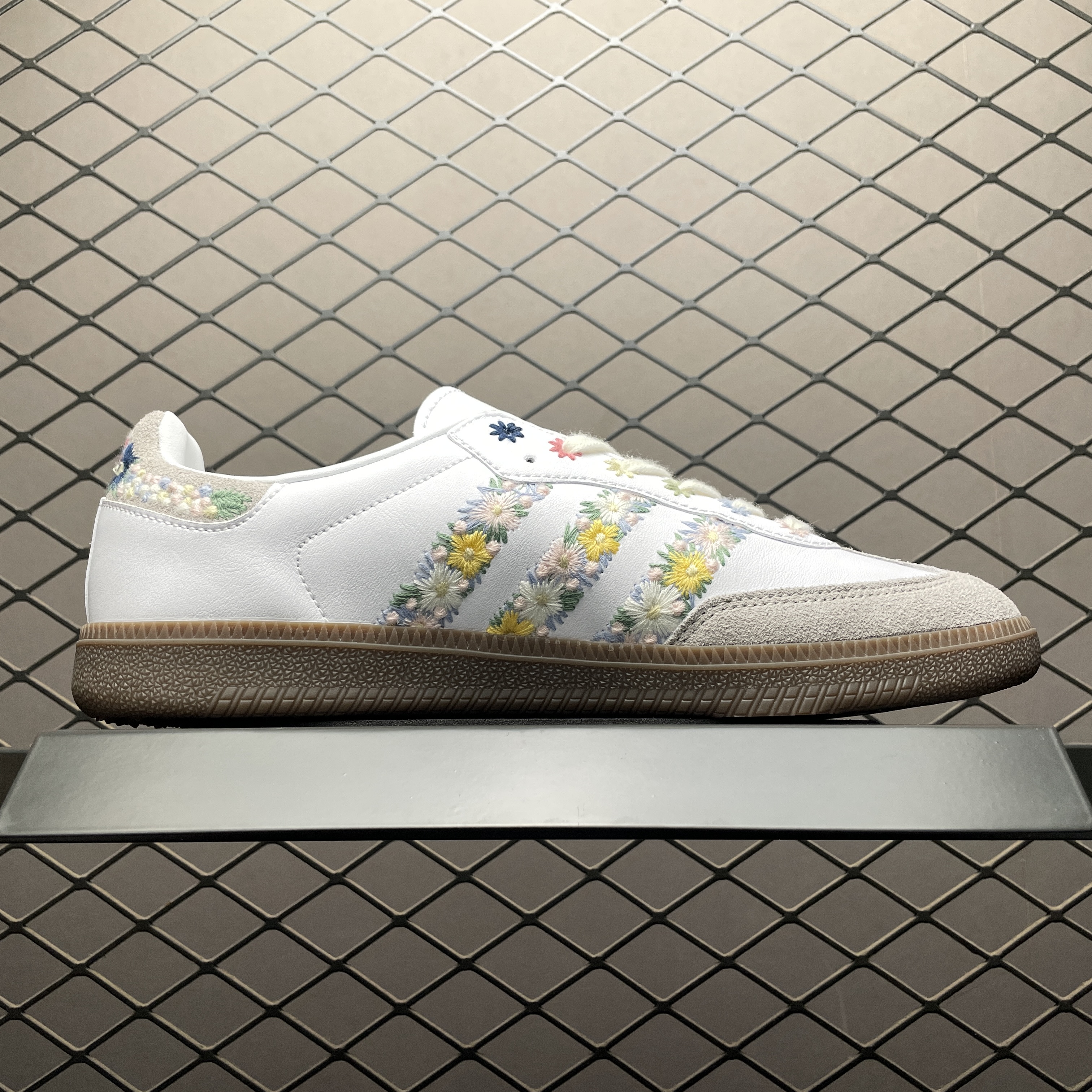 adidas Originals Samba Satin "Cloud White/Off White/Clear Granite"（HQ5155）
