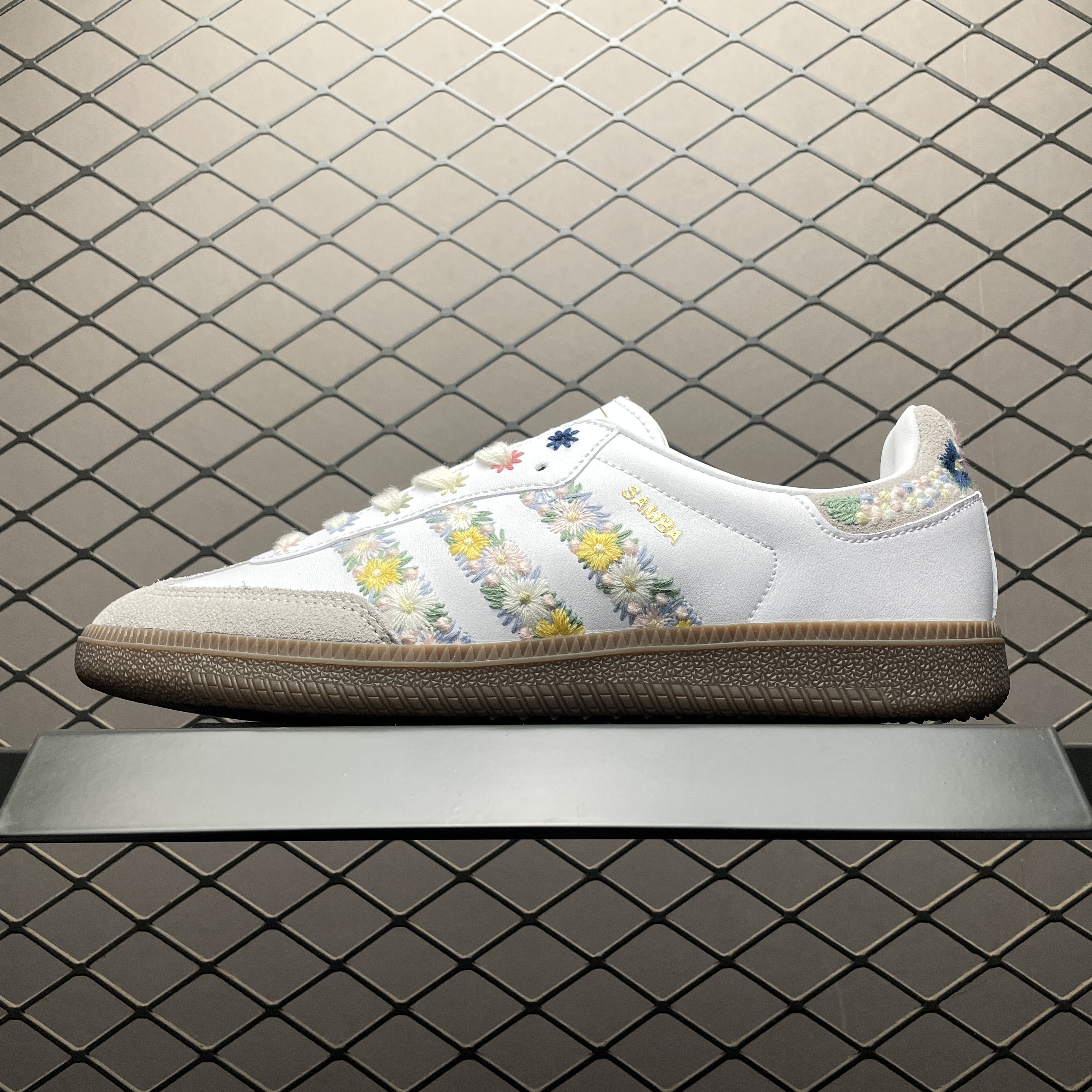 adidas Originals Samba Satin "Cloud White/Off White/Clear Granite"（HQ5155）