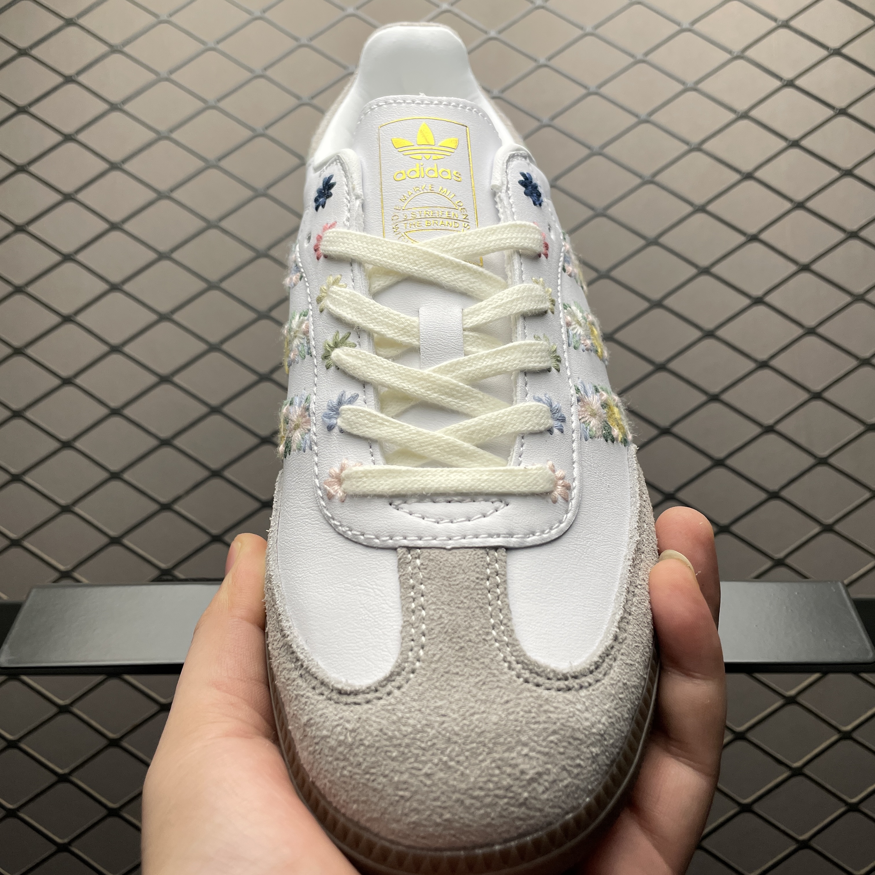 adidas Originals Samba Satin "Cloud White/Off White/Clear Granite"（HQ5155）