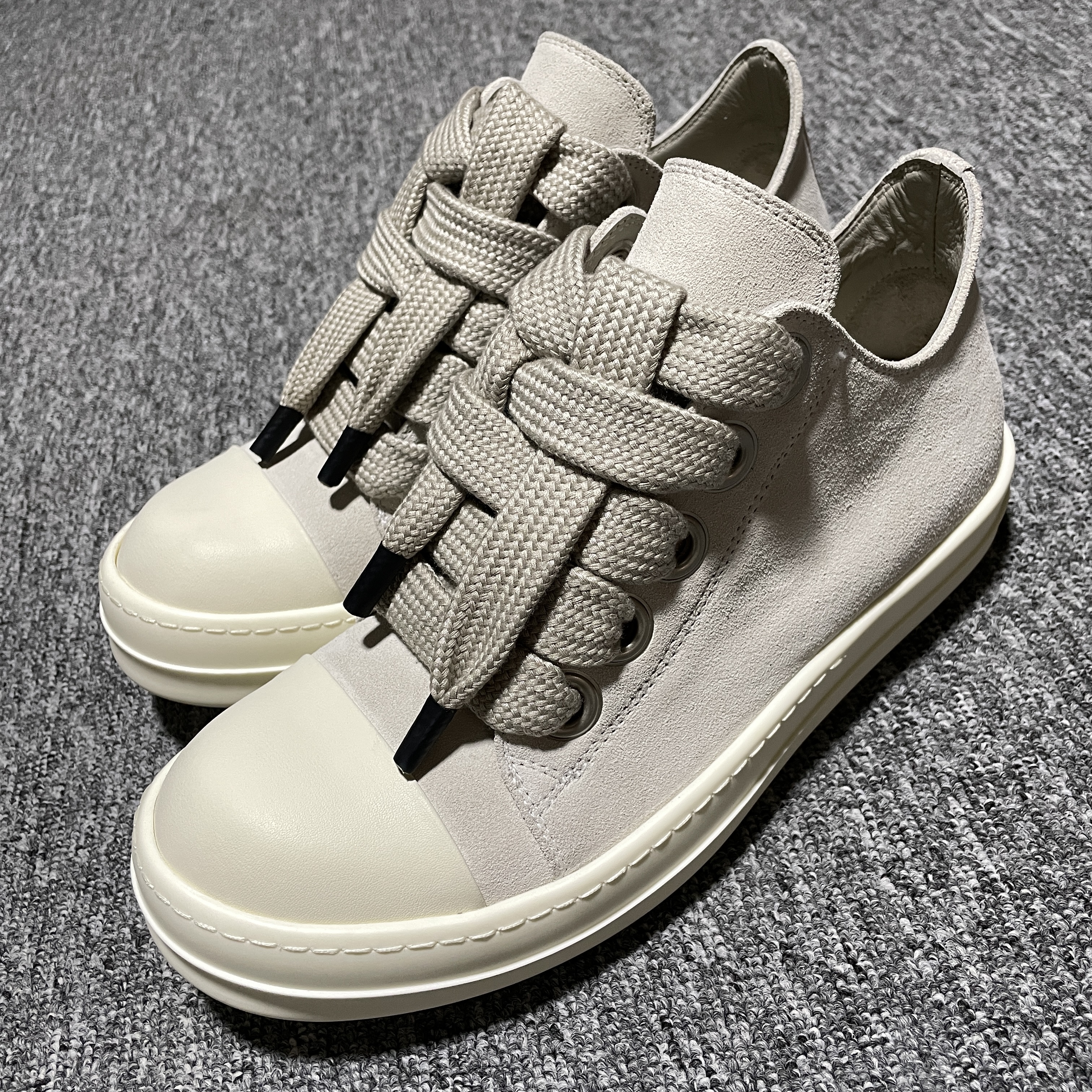 RICK OWENS "JUMBOLACED LOW SNEAKERS" Jumbo lace suede low-cut sneakers (DU01C6809SLASH-6311)