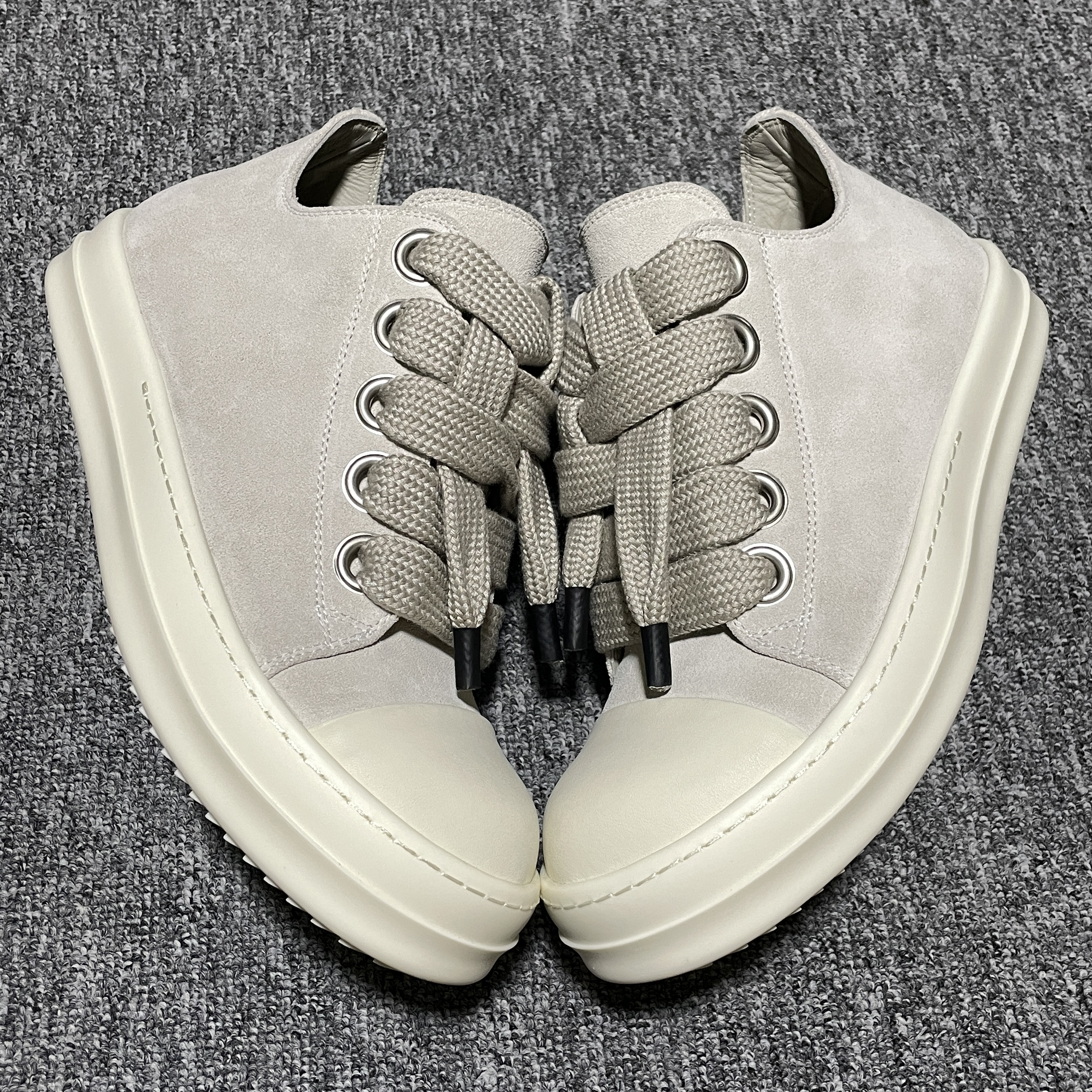 RICK OWENS "JUMBOLACED LOW SNEAKERS" Jumbo lace suede low-cut sneakers (DU01C6809SLASH-6311)