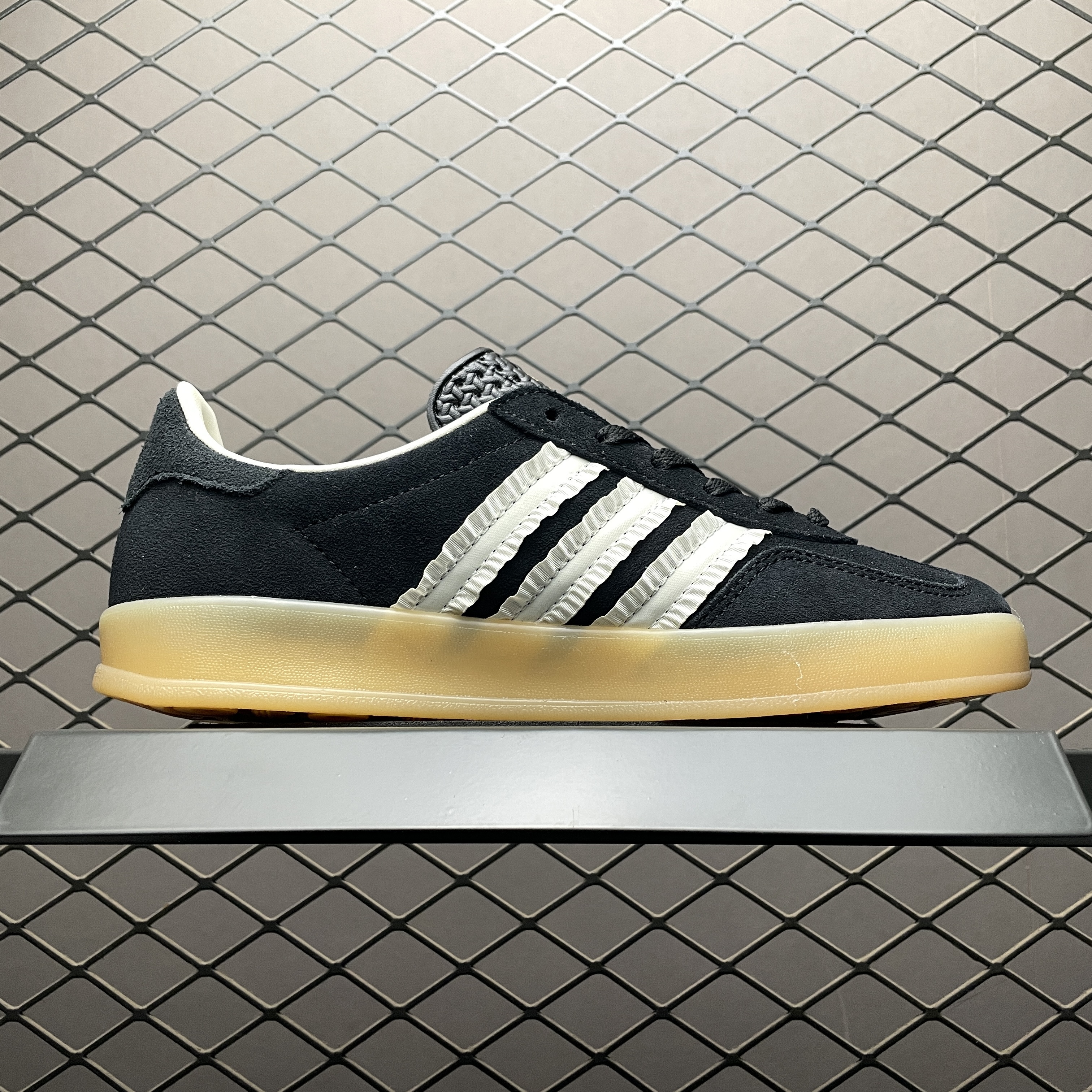 adidas Originals Women's Gazelle Indoor "Core Black/Cream White/Gum"（JS1412）