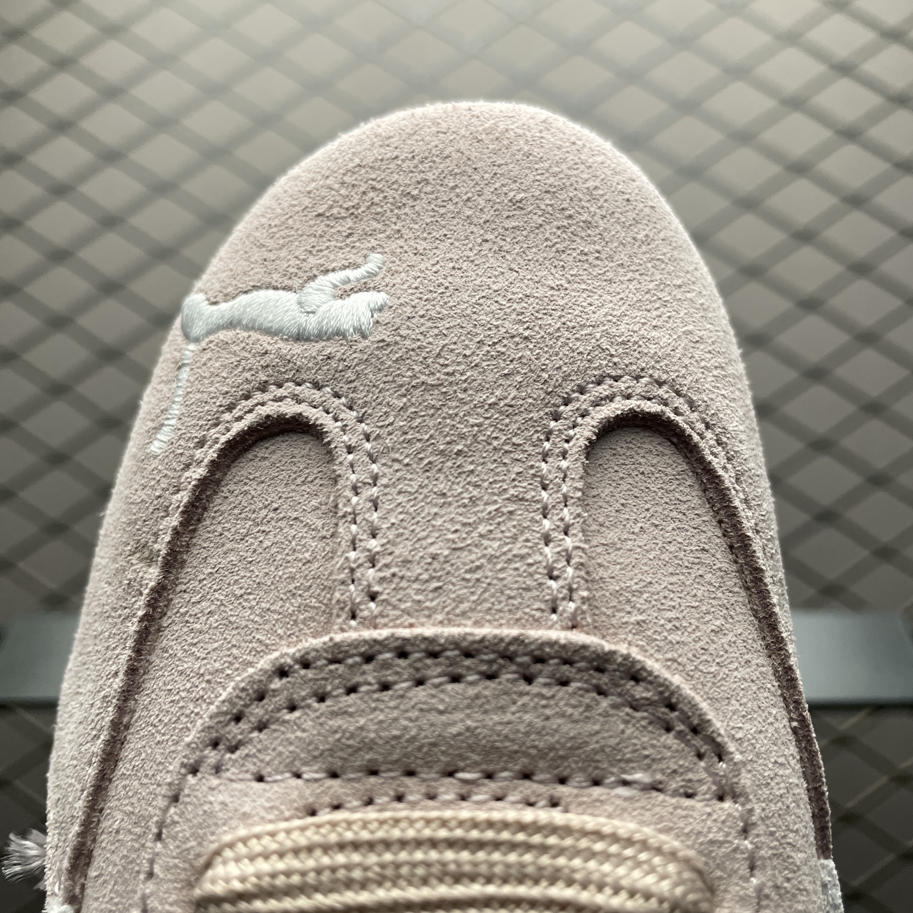 BALENCIAGA × Puma Speedcat Suede "Pink/White"（847146WSDSD5090）