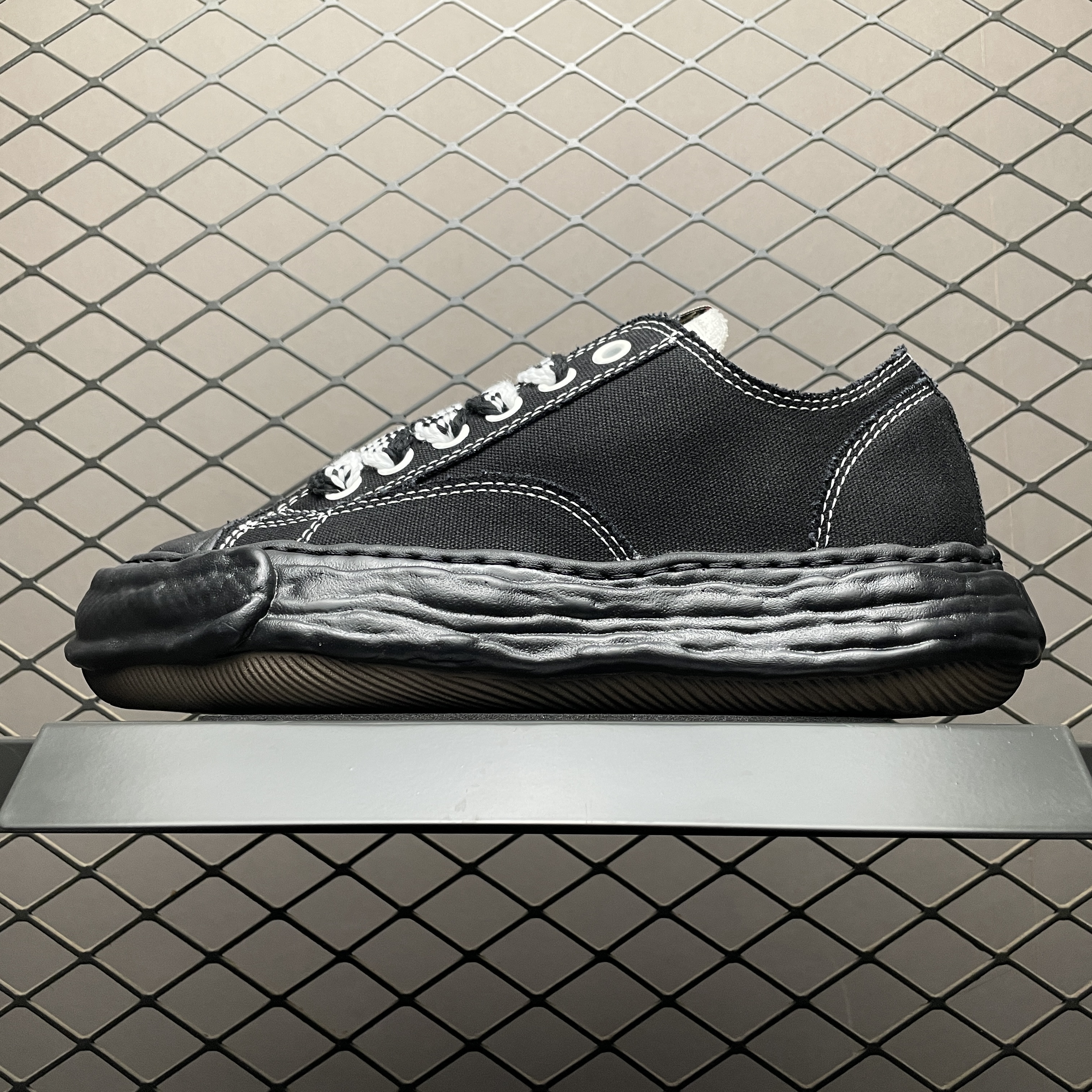Maison MIHARA YASUHIRO PETERSON23 OG Sole BC Canvas Low-top Sneaker "Black" (A12FW707) 