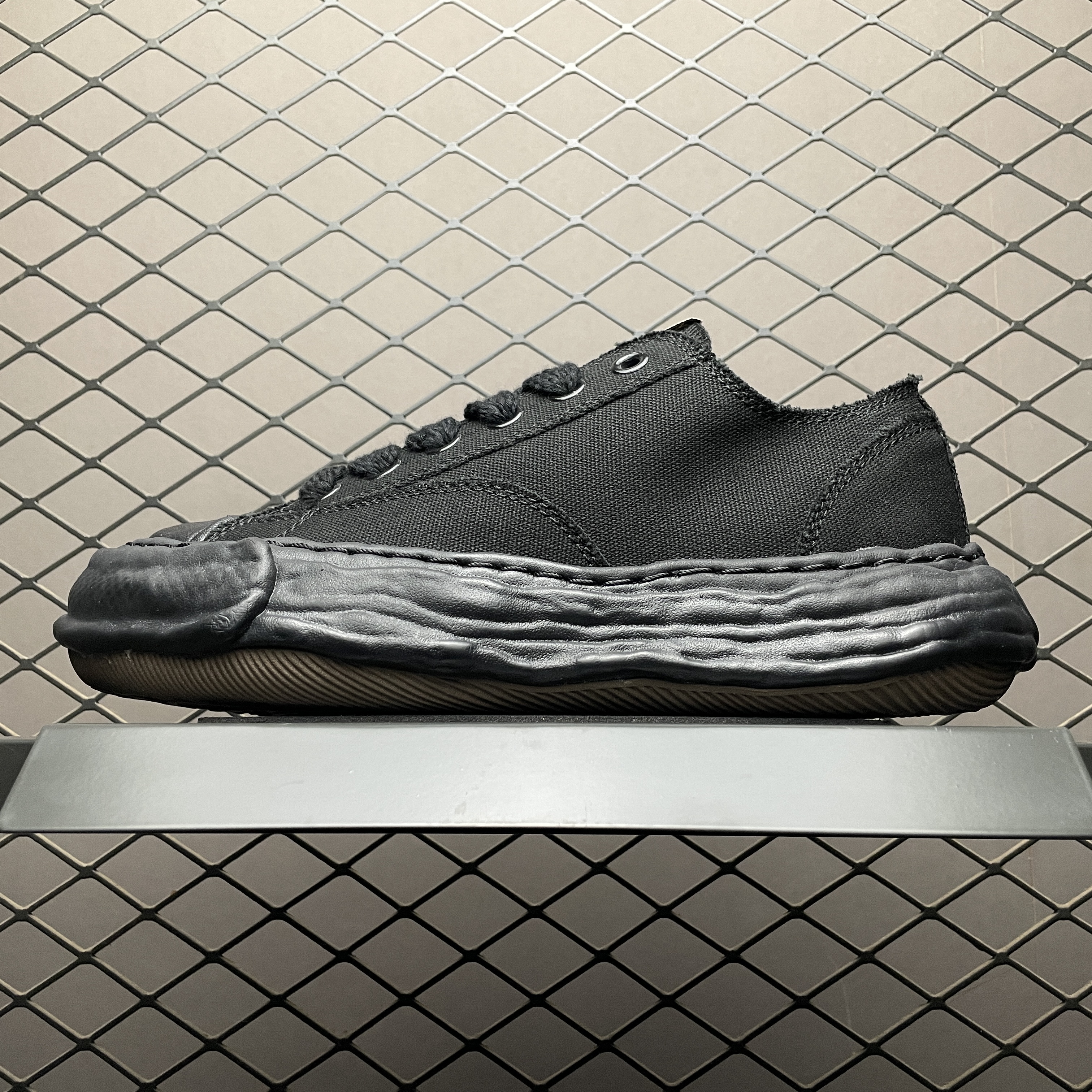 Maison MIHARA YASUHIRO PETERSON Original Sole Canvas Low Cut Sneaker (A01FW702BLACK) 