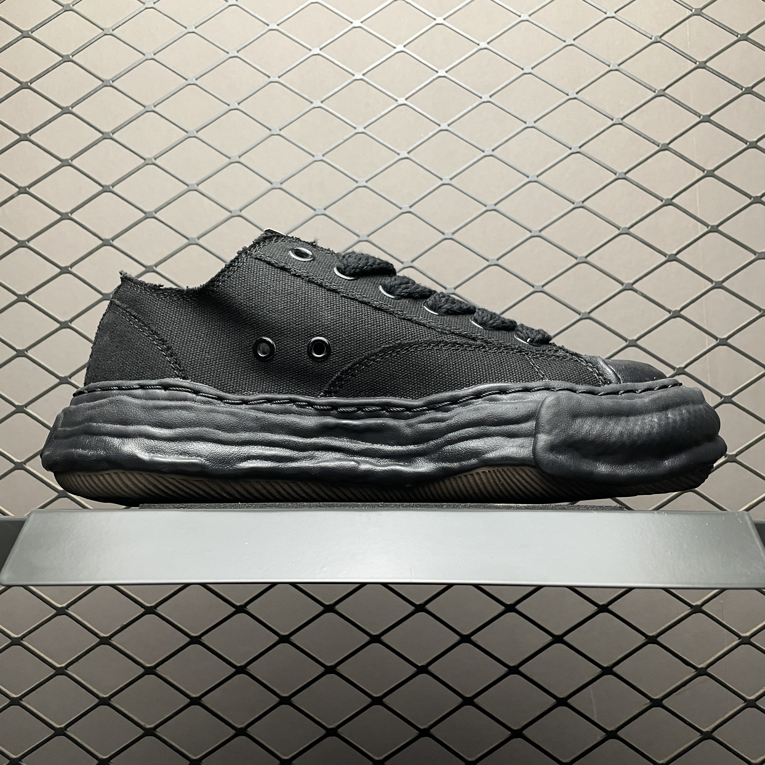 Maison MIHARA YASUHIRO PETERSON Original Sole Canvas Low Cut Sneaker (A01FW702BLACK) 