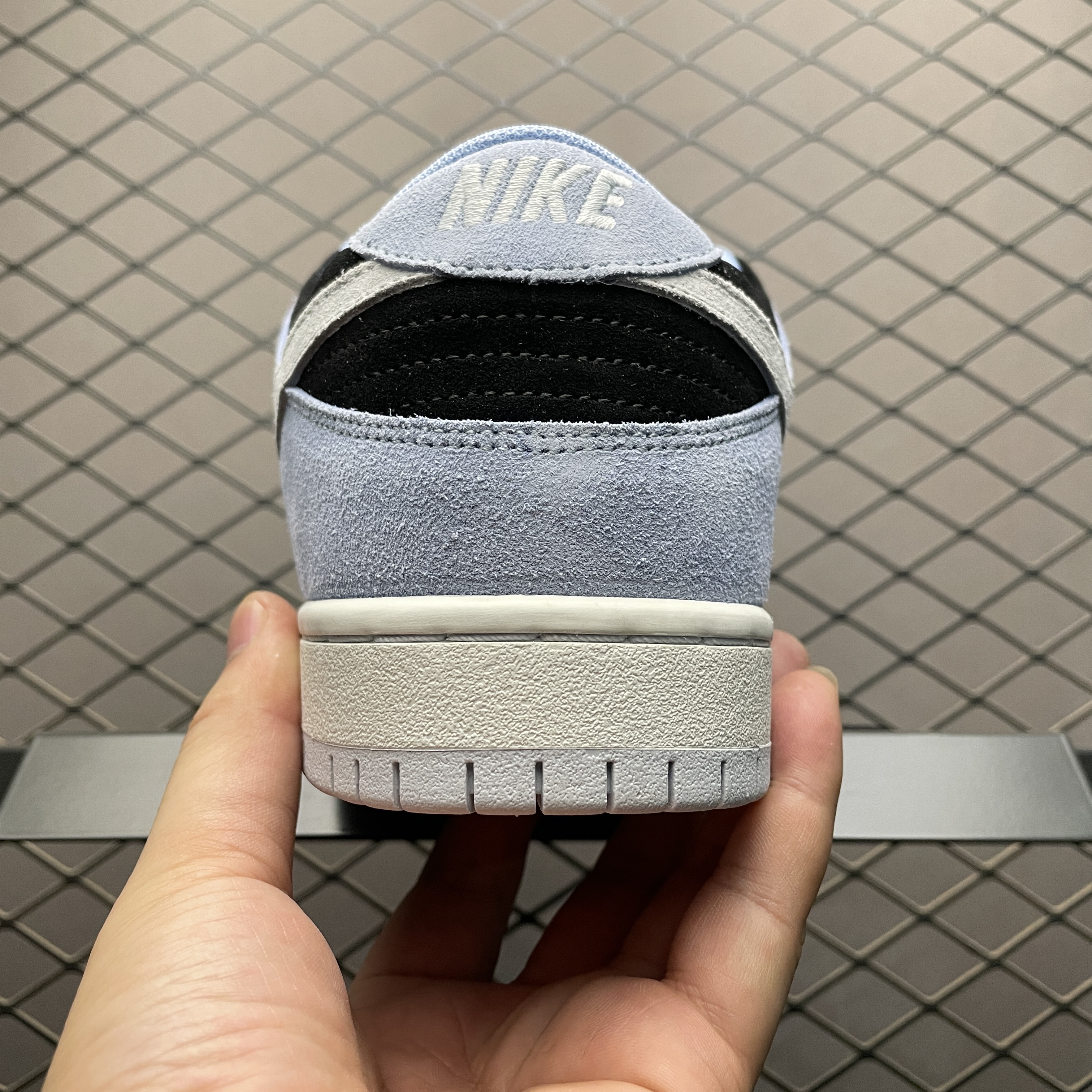 Nike SB Dunk Low Pro "Aluminum/Black"（HF3063-400）