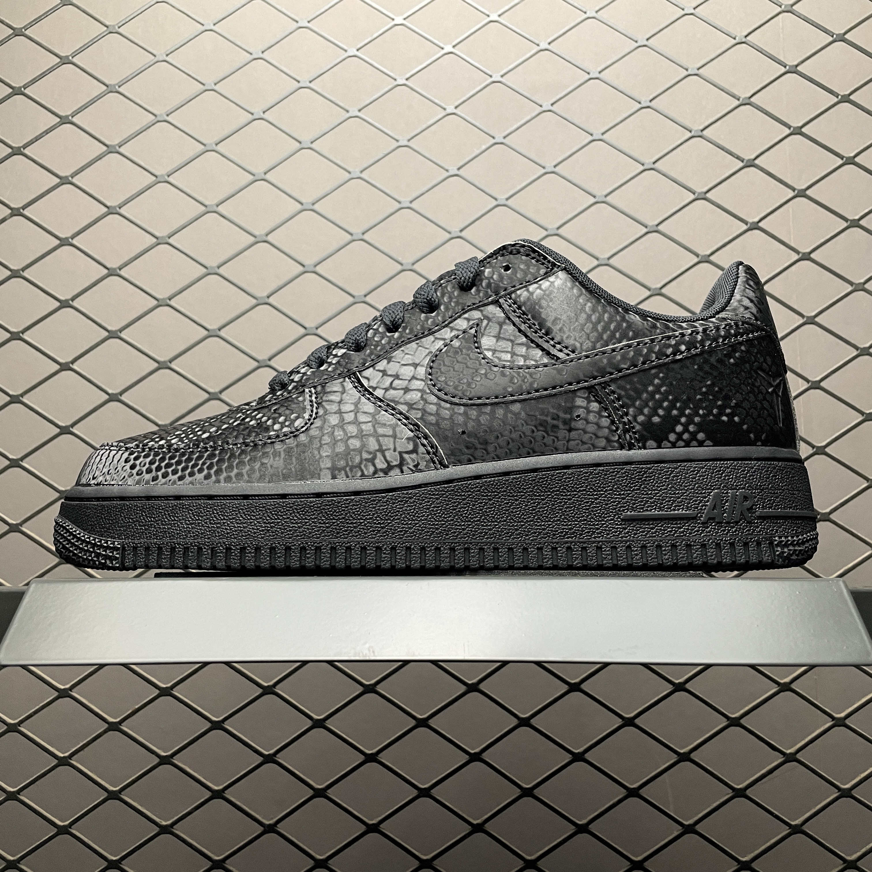 Kobe Bryant Forever × Nike Air Force 1 Low QS "Triple Black"（IB0018-003）