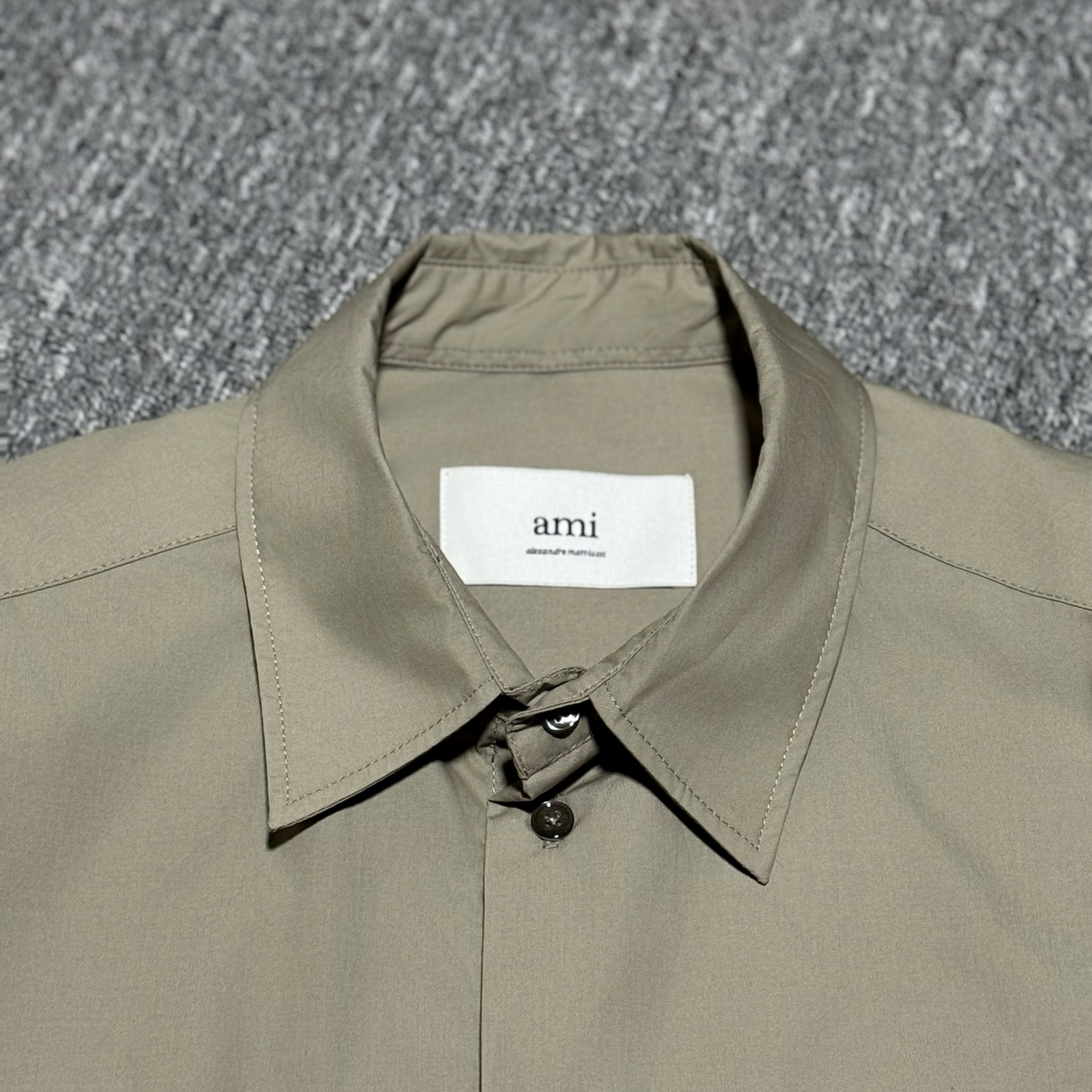 AMI PARIS Heart Logo Boxy Fit Shirt Ash AMI PARIS （USH145CO0076-0952）