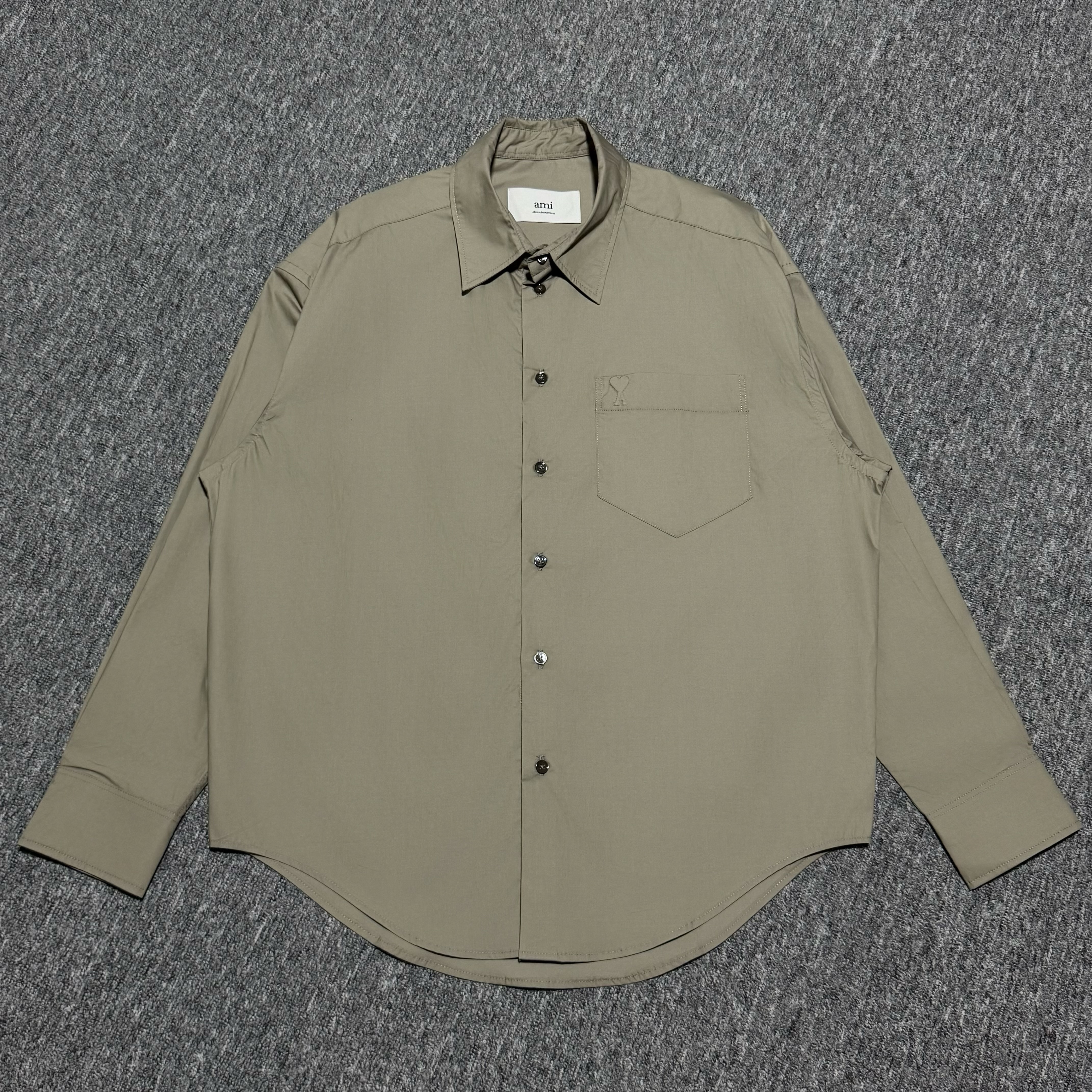 AMI PARIS Heart Logo Boxy Fit Shirt Ash AMI PARIS （USH145CO0076-0952）