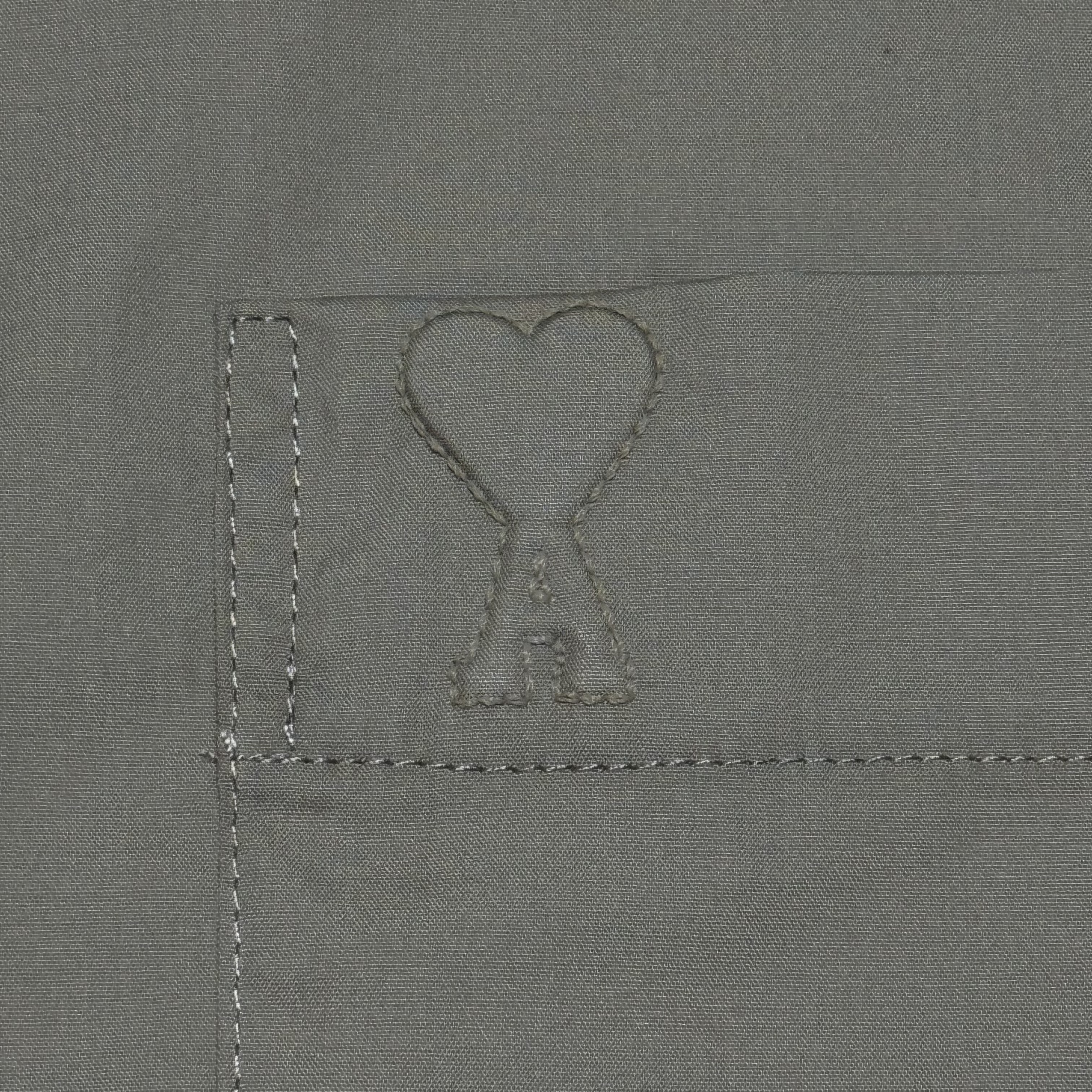 AMI PARIS Heart Logo Boxy Fit Shirt Ash AMI PARIS （USH145CO0076-0952）