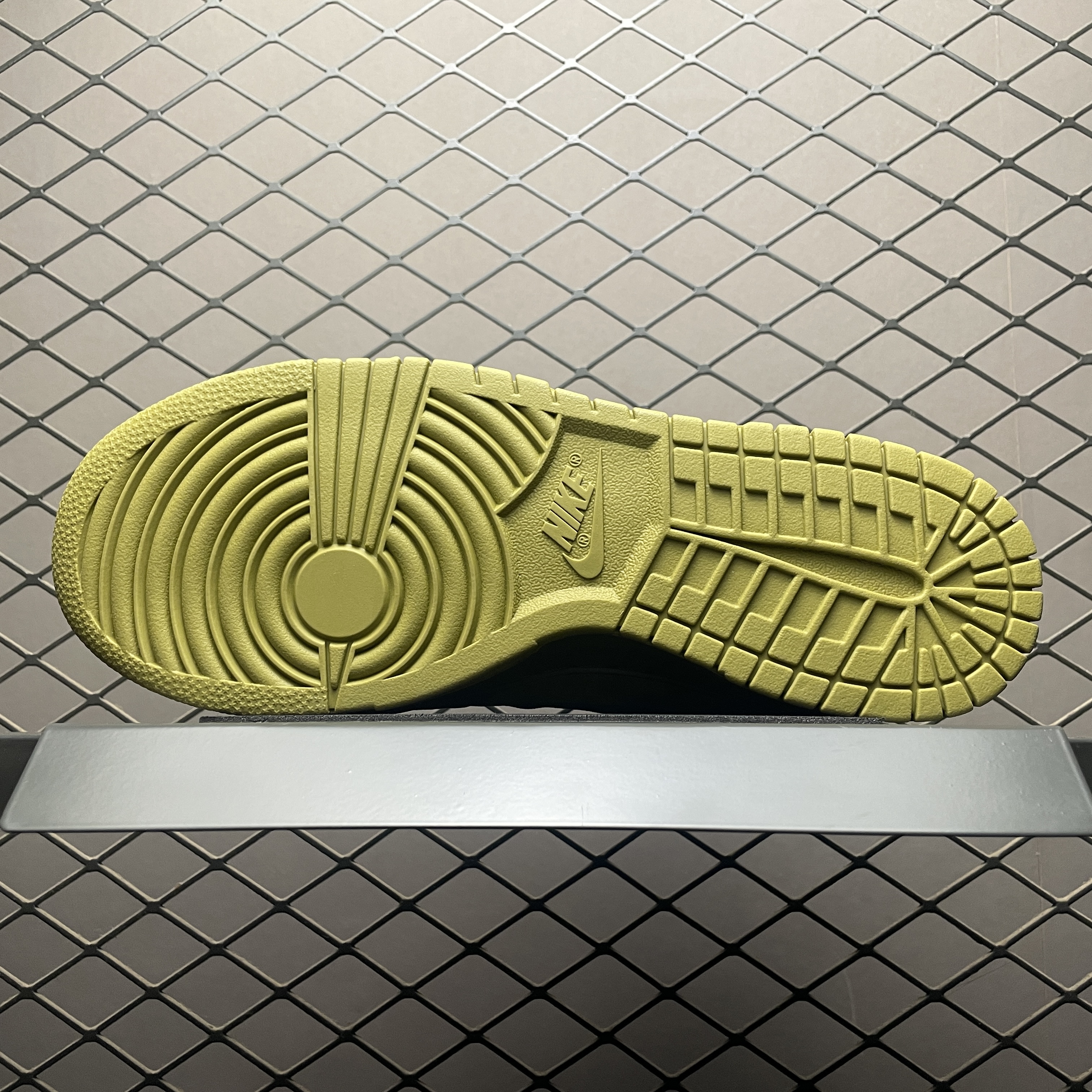 Supreme x Dunk Low SB 'Camper Green' (HQ8487-300)