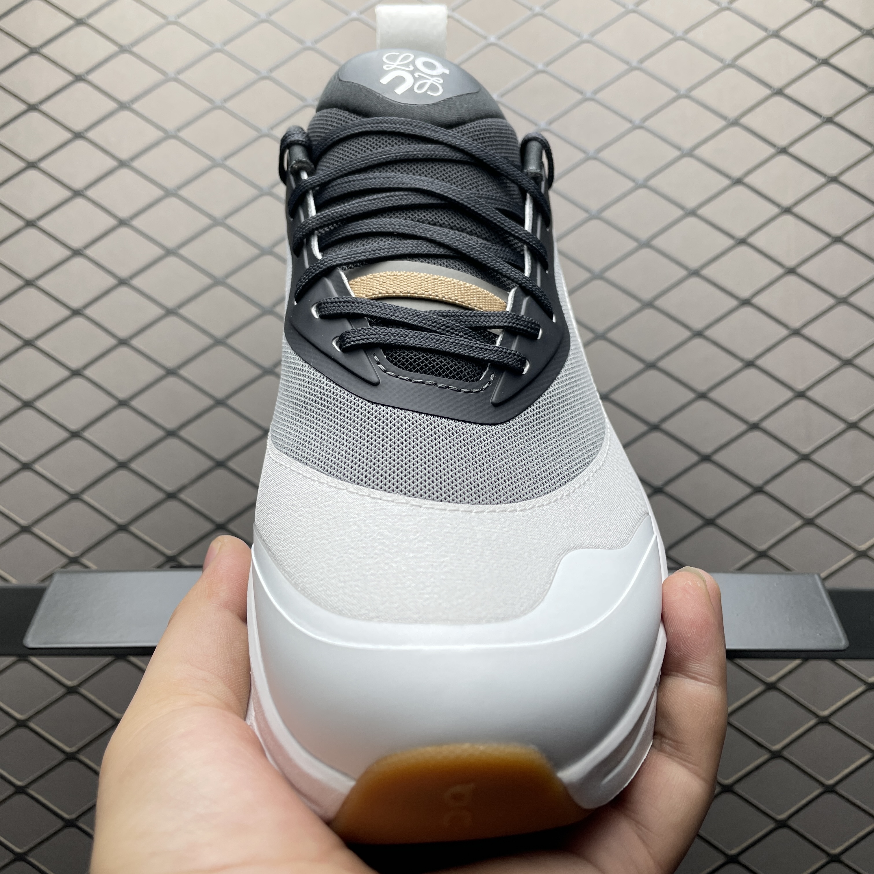 On Running Cloudtilt 2 LOEWE Black White (M929282X34-4515)