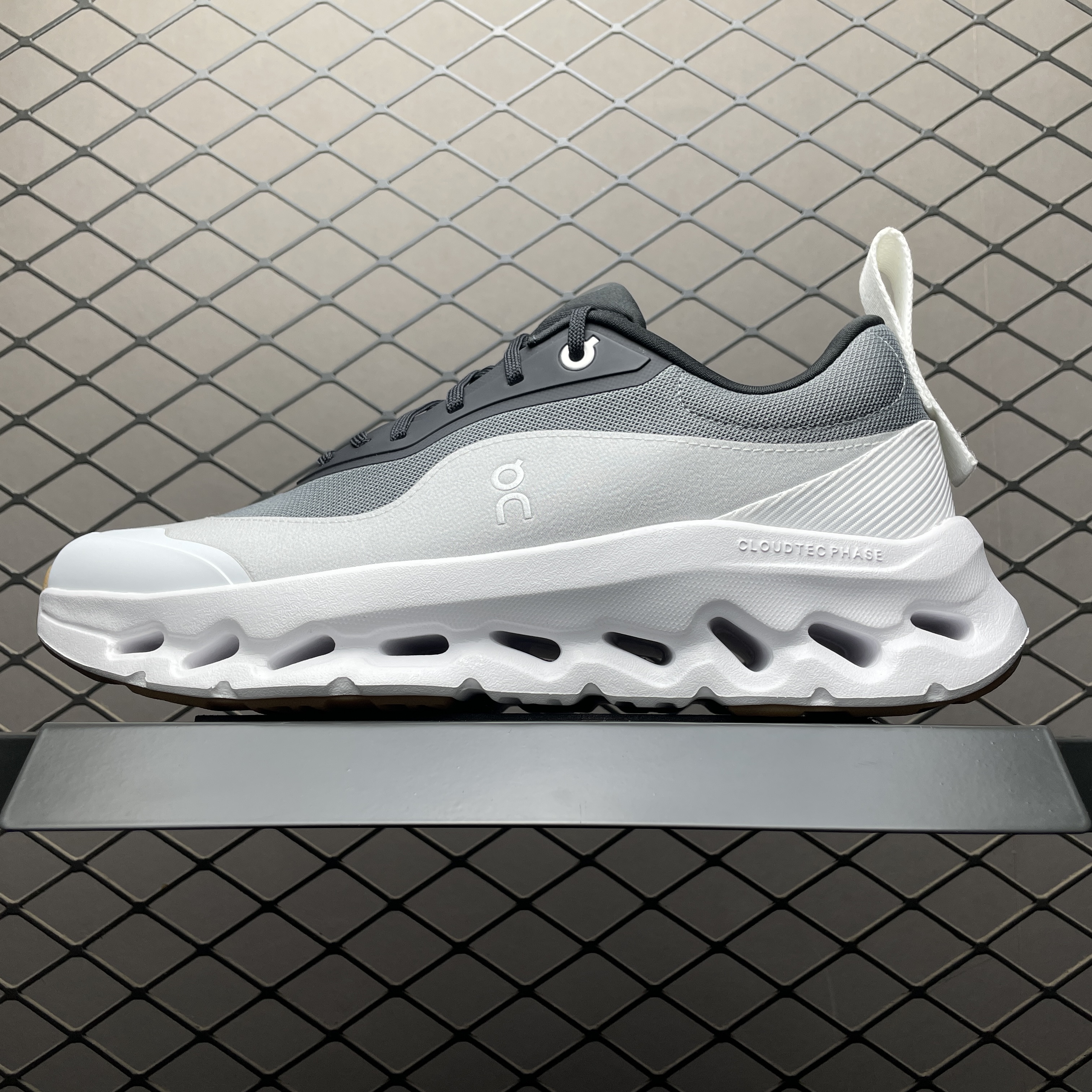 On Running Cloudtilt 2 LOEWE Black White (M929282X34-4515)