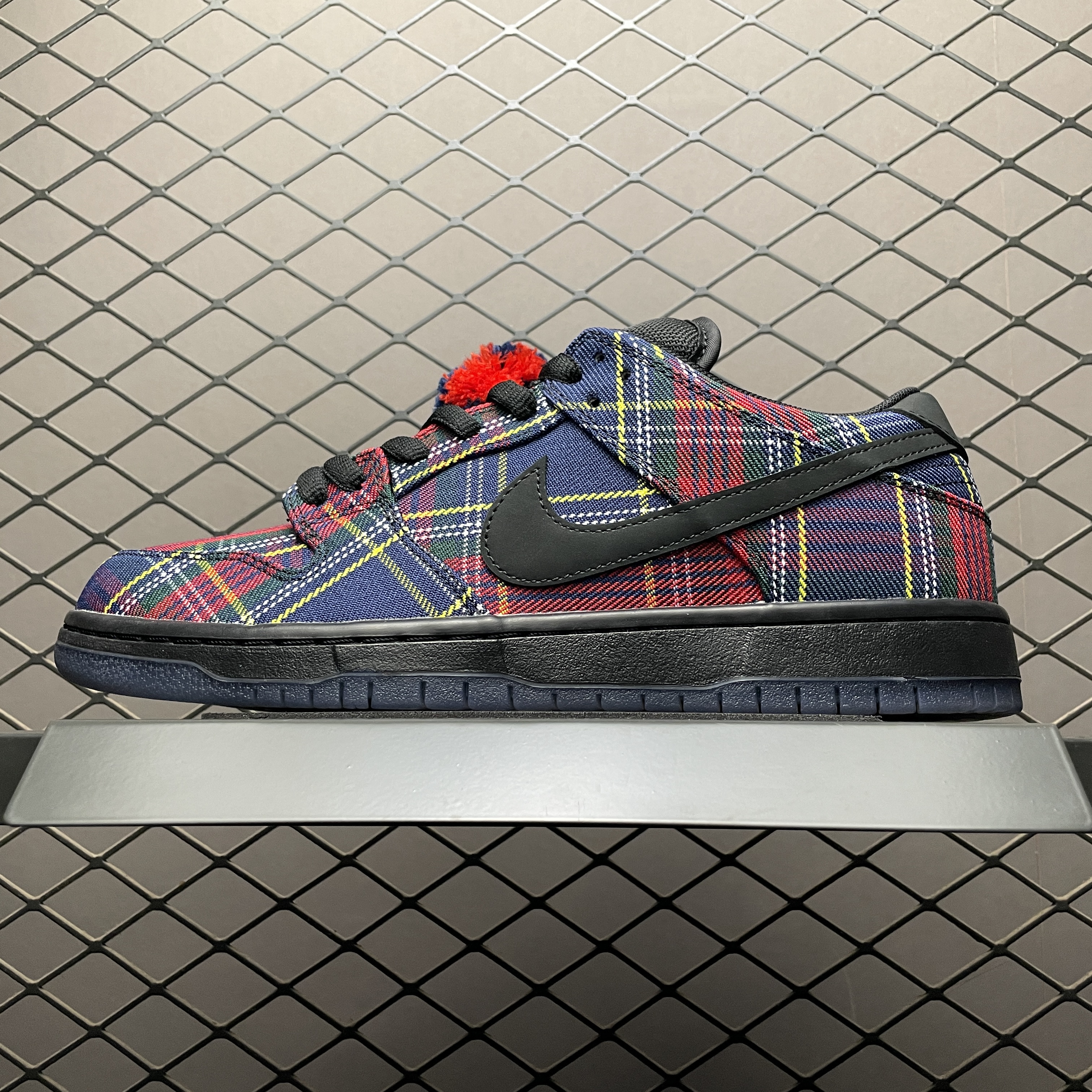 Nike SB Dunk Low "Nardwuar" ( II1493-600)