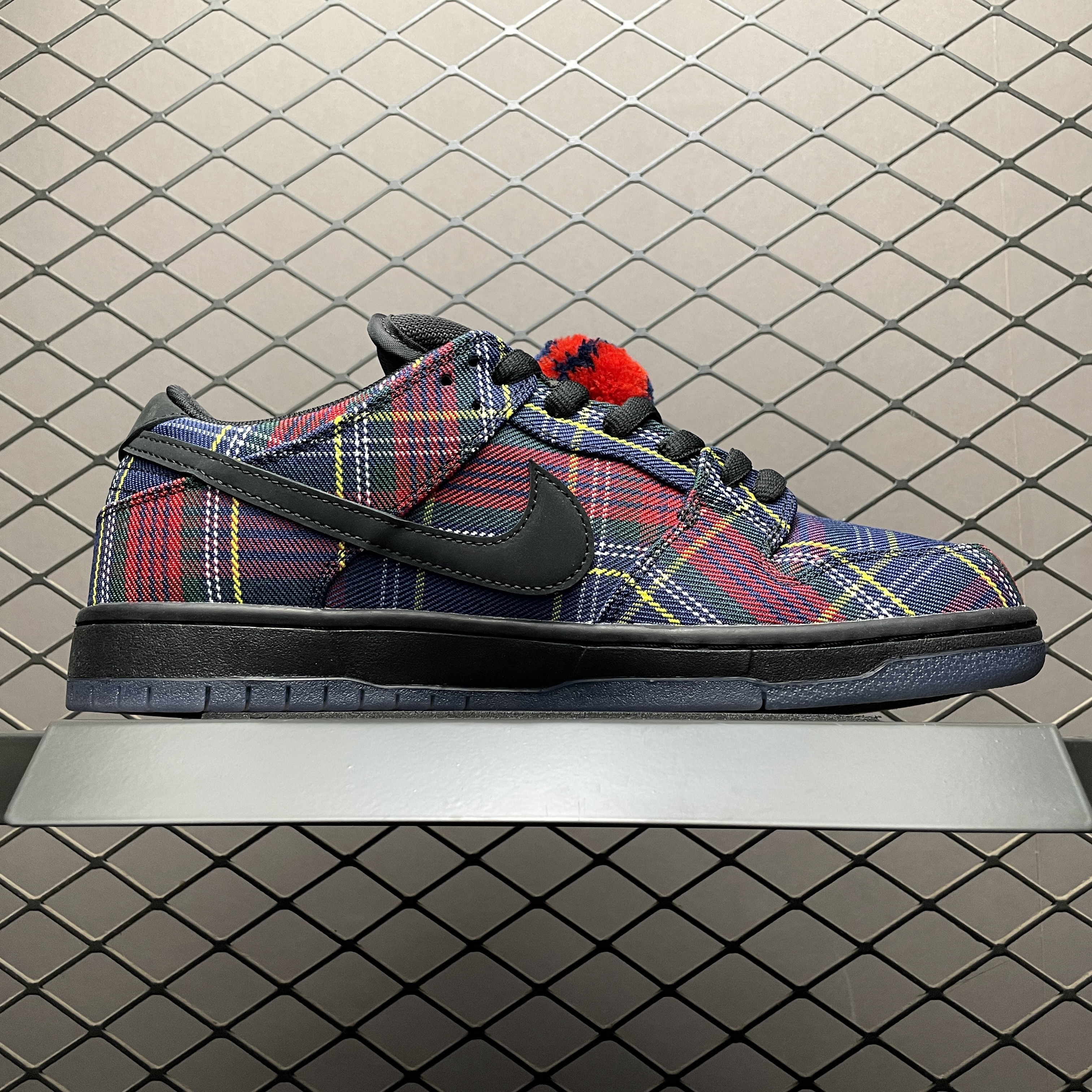 Nike SB Dunk Low "Nardwuar" ( II1493-600)