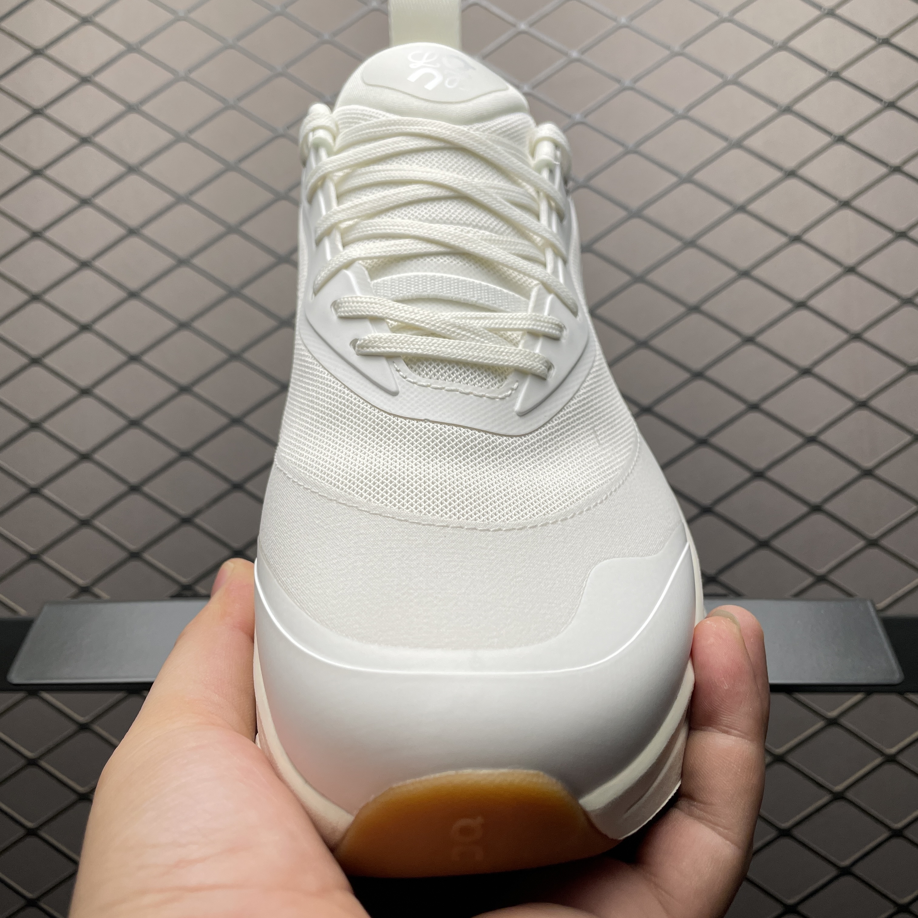 LOEWE × On Women's Cloudtilt 2.0 "All White" (L929282X29-3089)