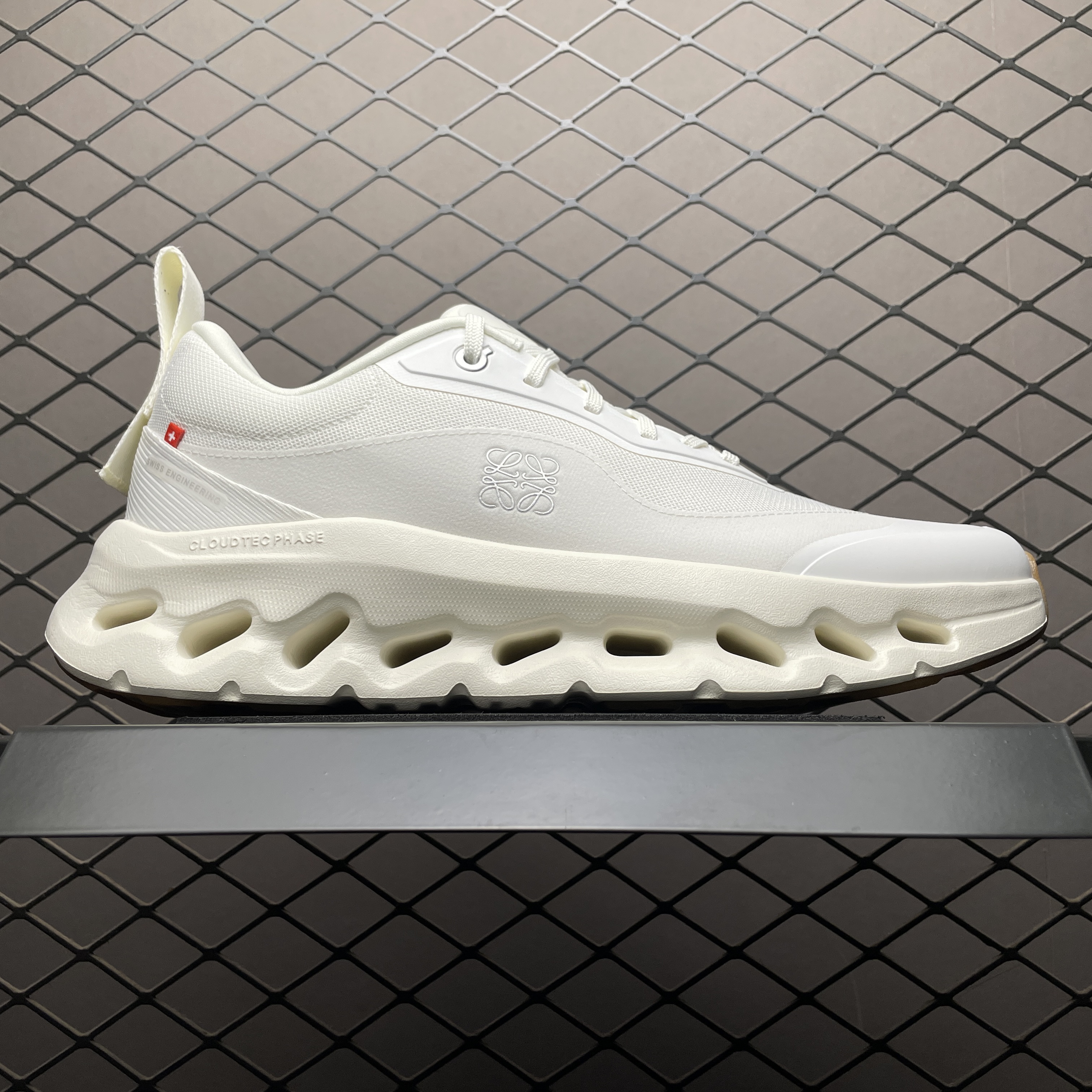 LOEWE × On Women's Cloudtilt 2.0 "All White" (L929282X29-3089)