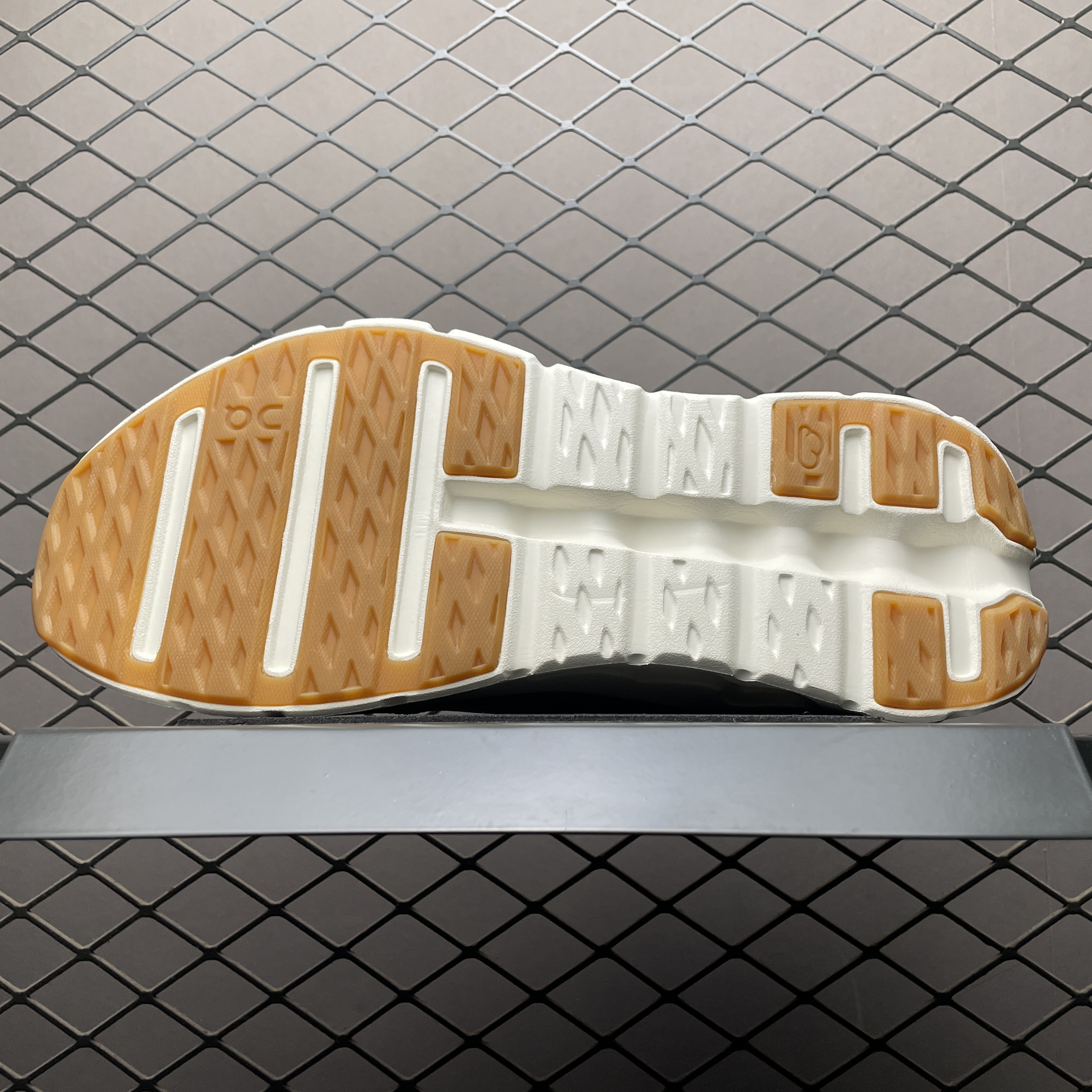 LOEWE × On Women's Cloudtilt 2.0 "All White" (L929282X29-3089)