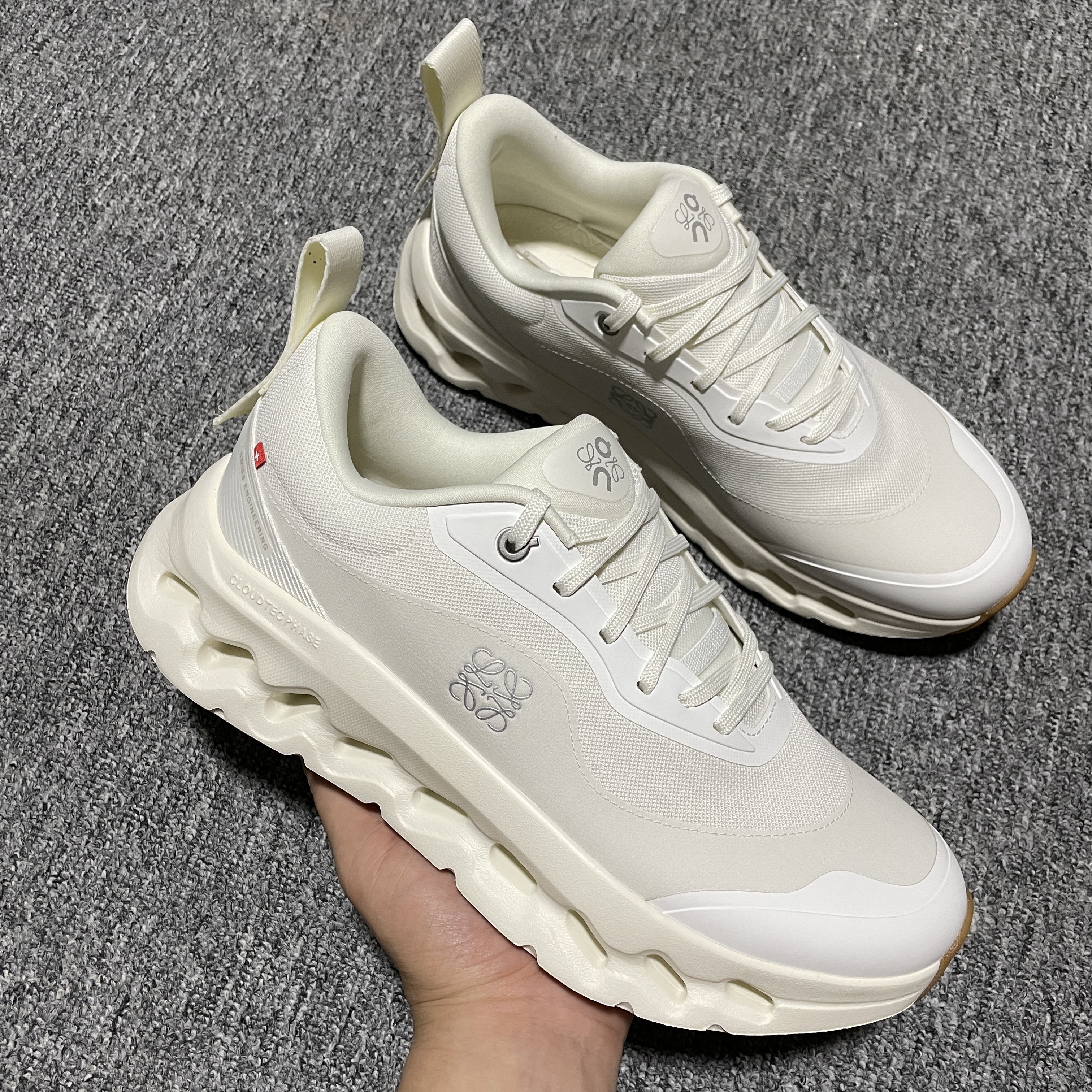 LOEWE × On Women's Cloudtilt 2.0 "All White" (L929282X29-3089)