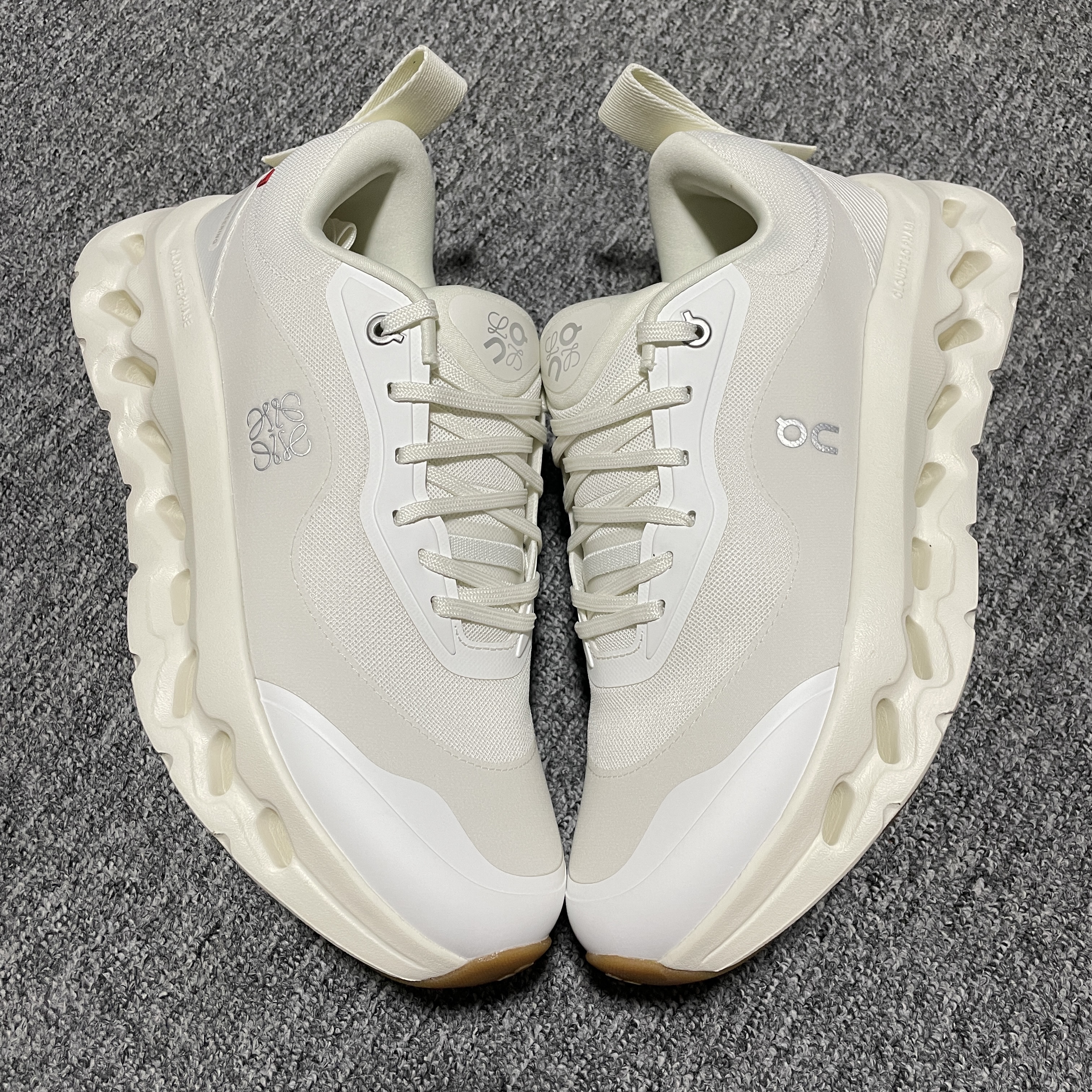 LOEWE × On Women's Cloudtilt 2.0 "All White" (L929282X29-3089)