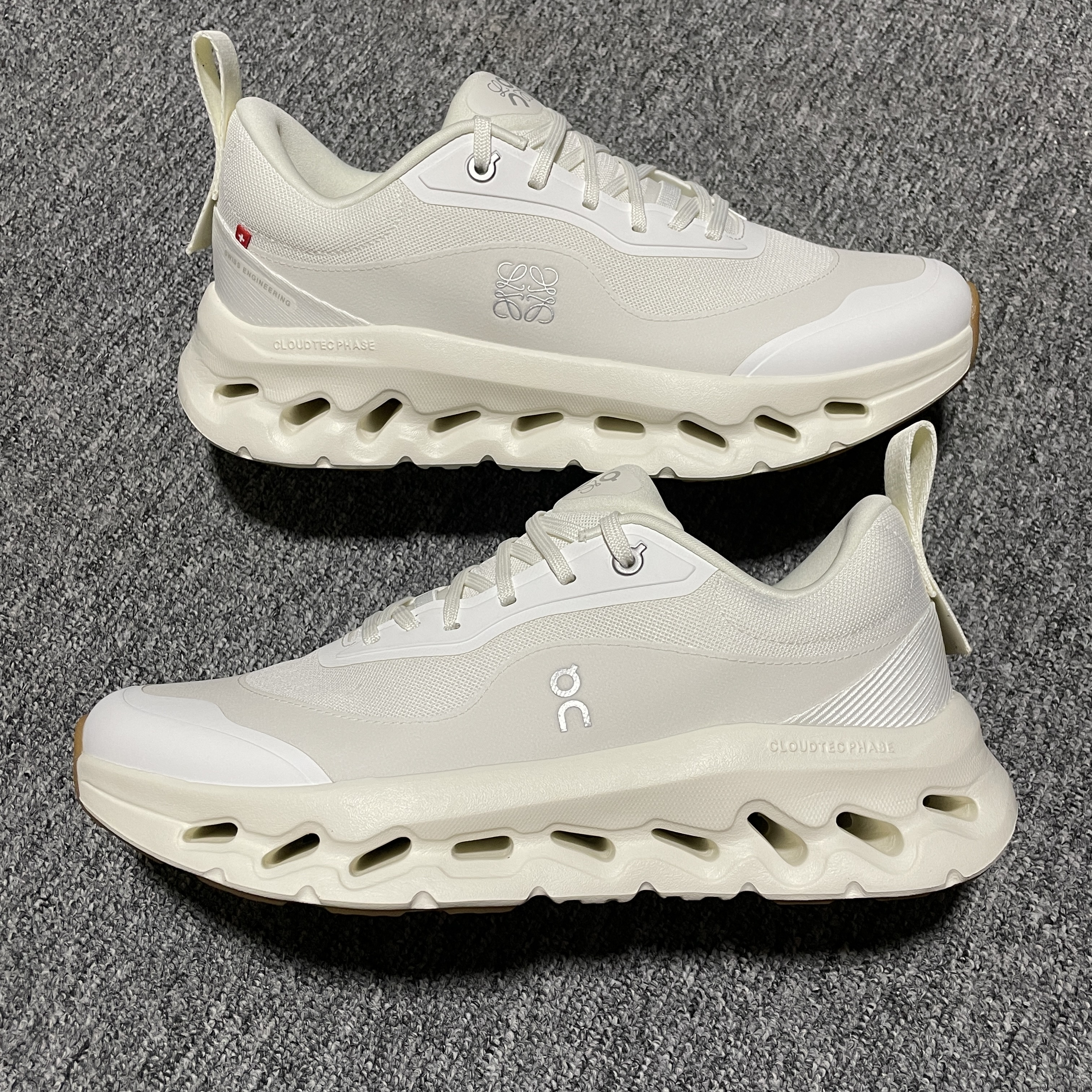 LOEWE × On Women's Cloudtilt 2.0 "All White" (L929282X29-3089)