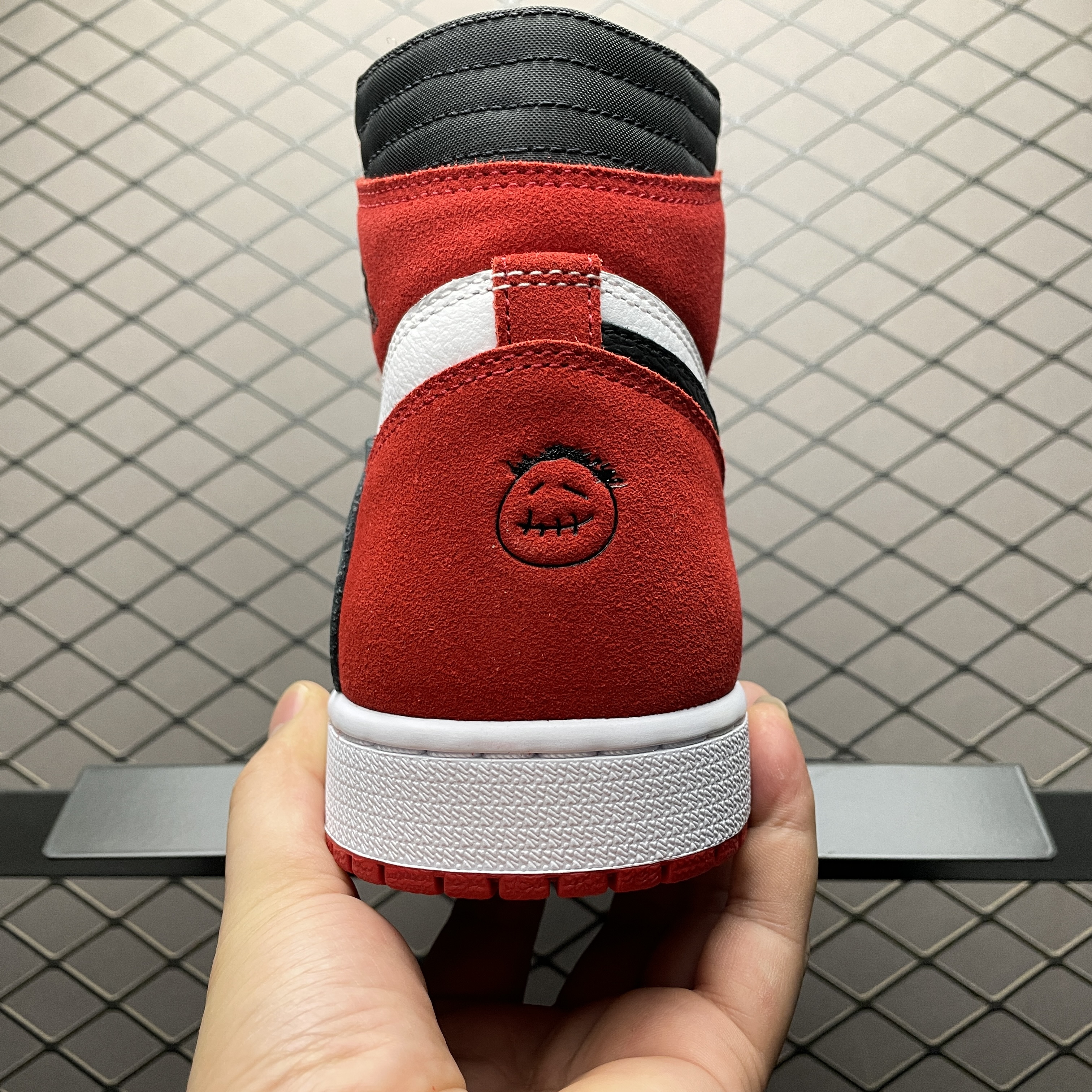 Travis Scott x Air Jordan 1 Chicago Red（ DH3227-601）