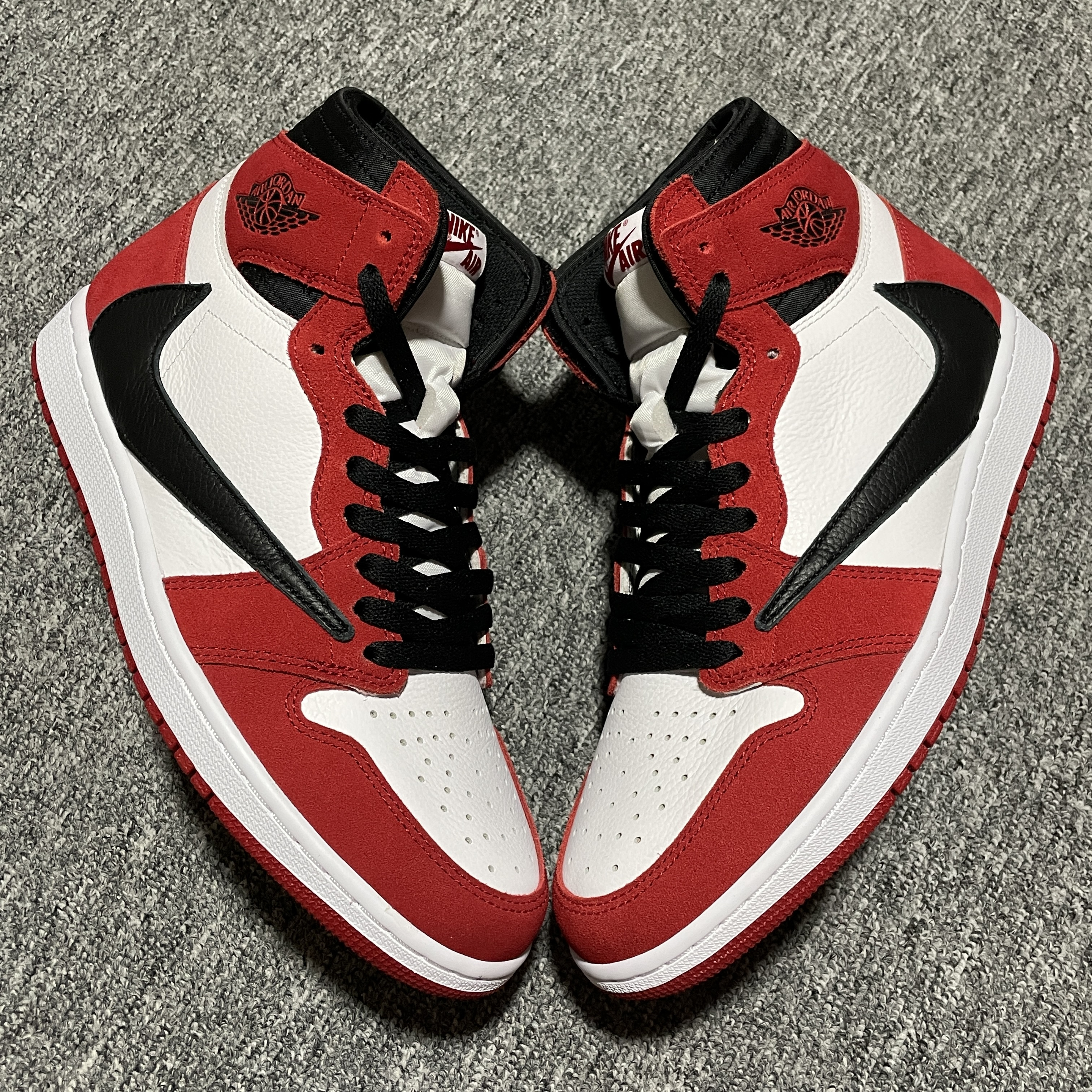 Travis Scott x Air Jordan 1 Chicago Red（ DH3227-601）