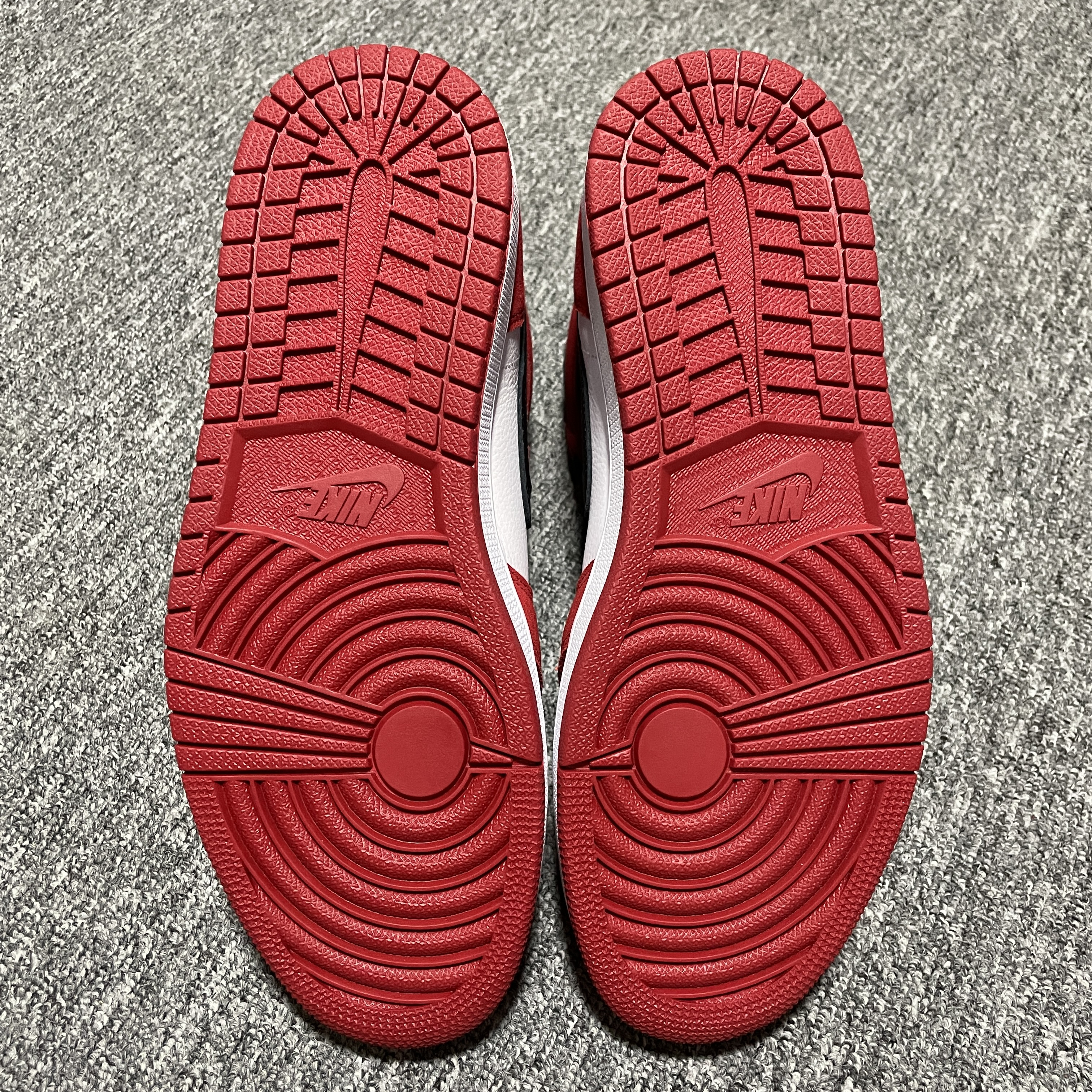 Travis Scott x Air Jordan 1 Chicago Red（ DH3227-601）