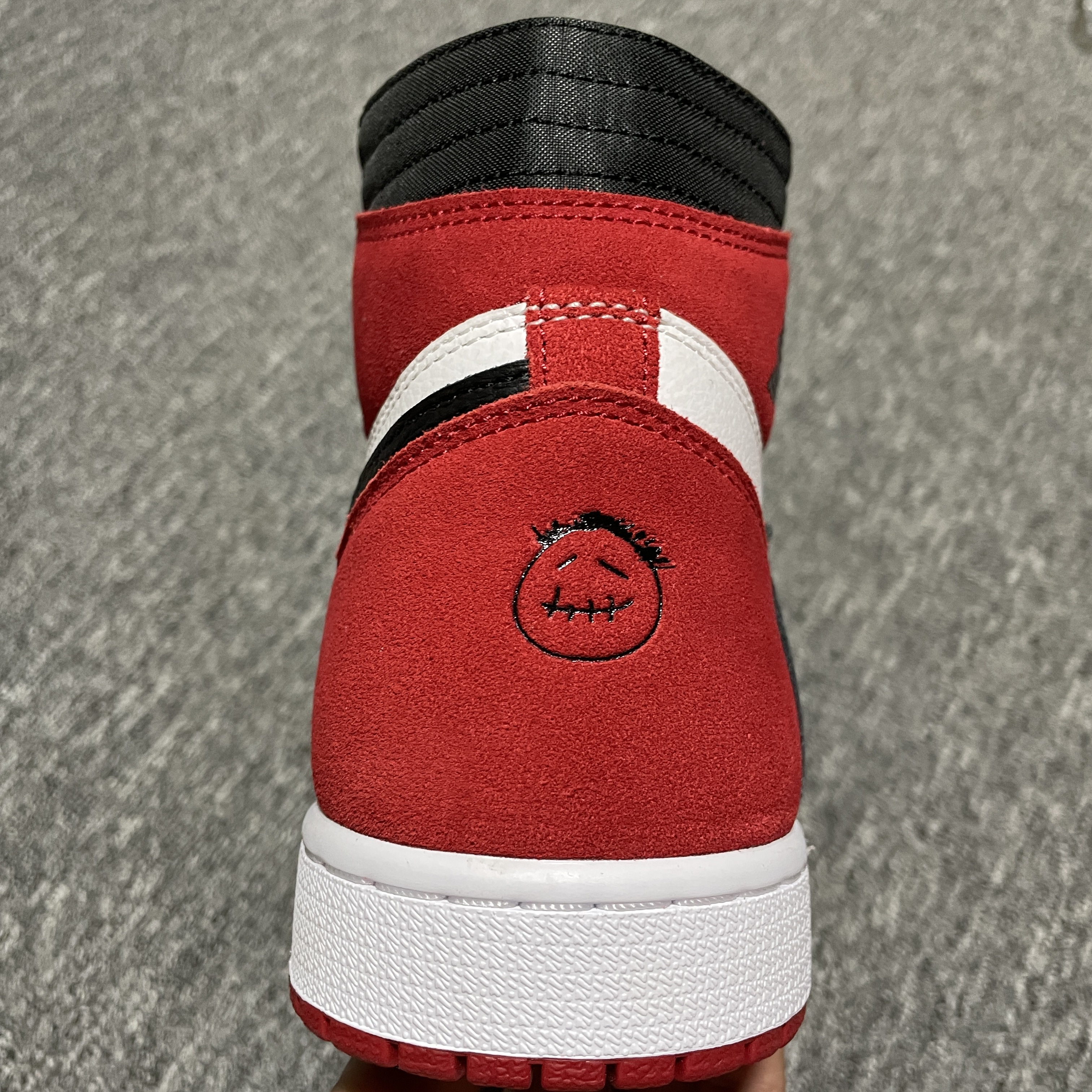 Travis Scott x Air Jordan 1 Chicago Red（ DH3227-601）