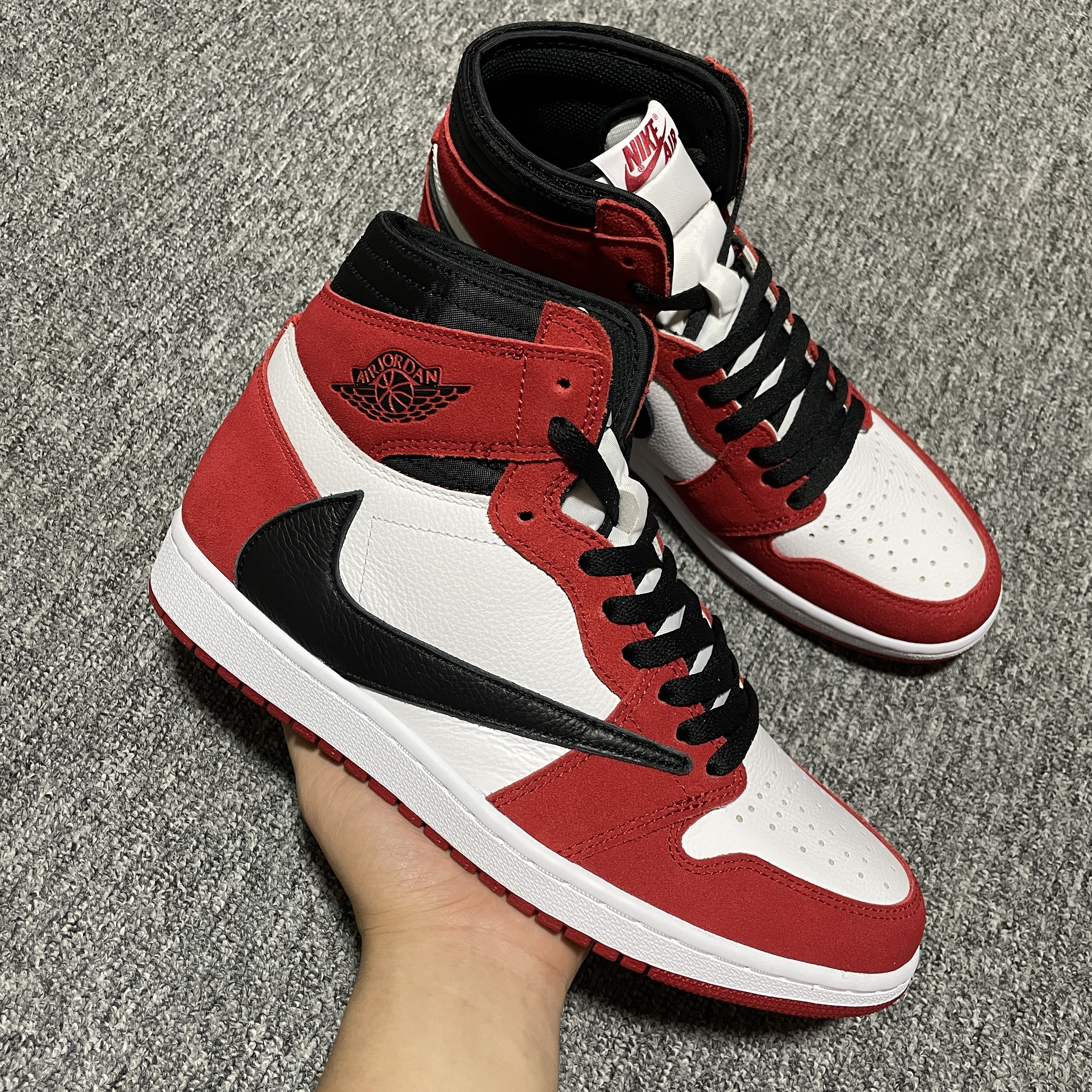 Travis Scott x Air Jordan 1 Chicago Red（ DH3227-601）