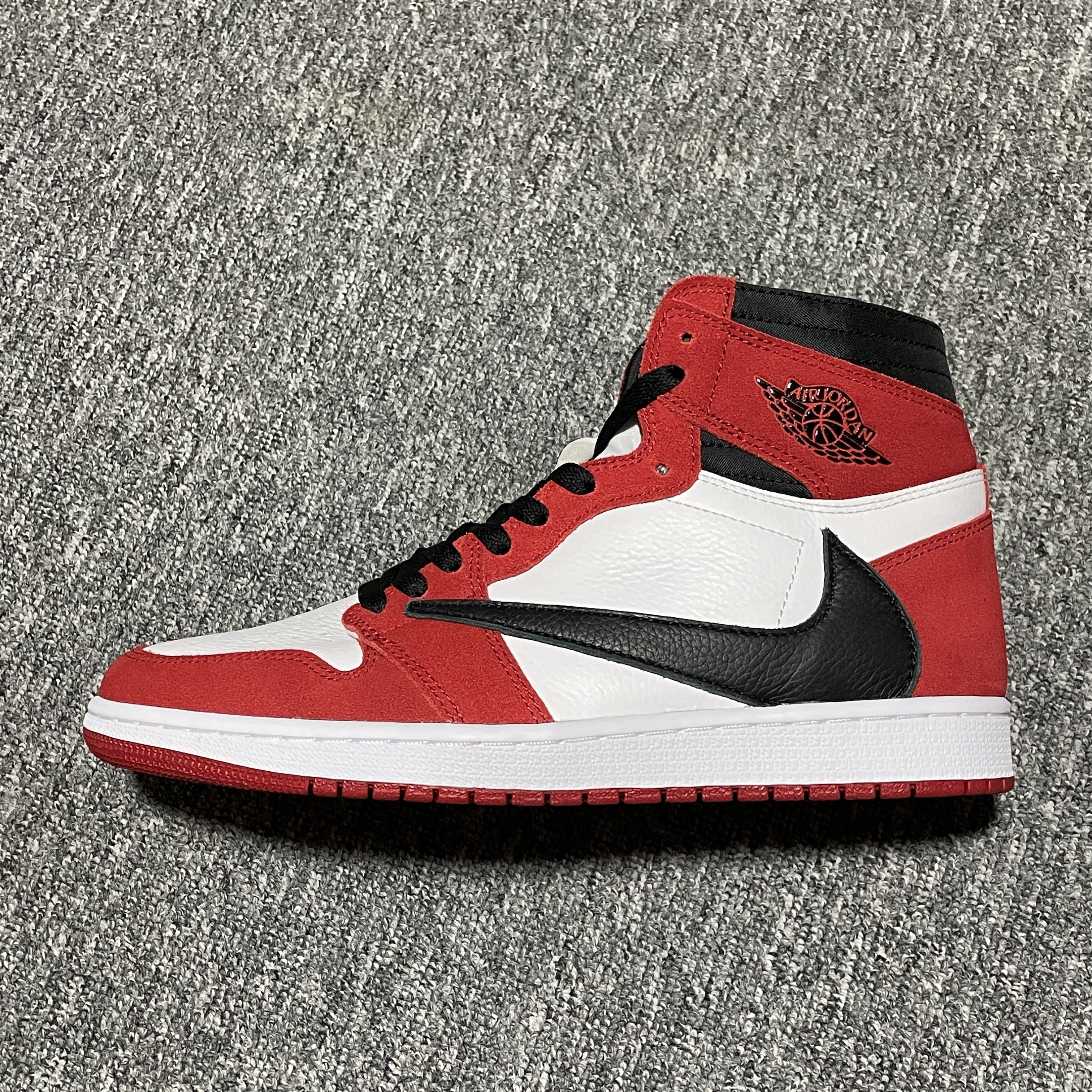 Travis Scott x Air Jordan 1 Chicago Red（ DH3227-601）