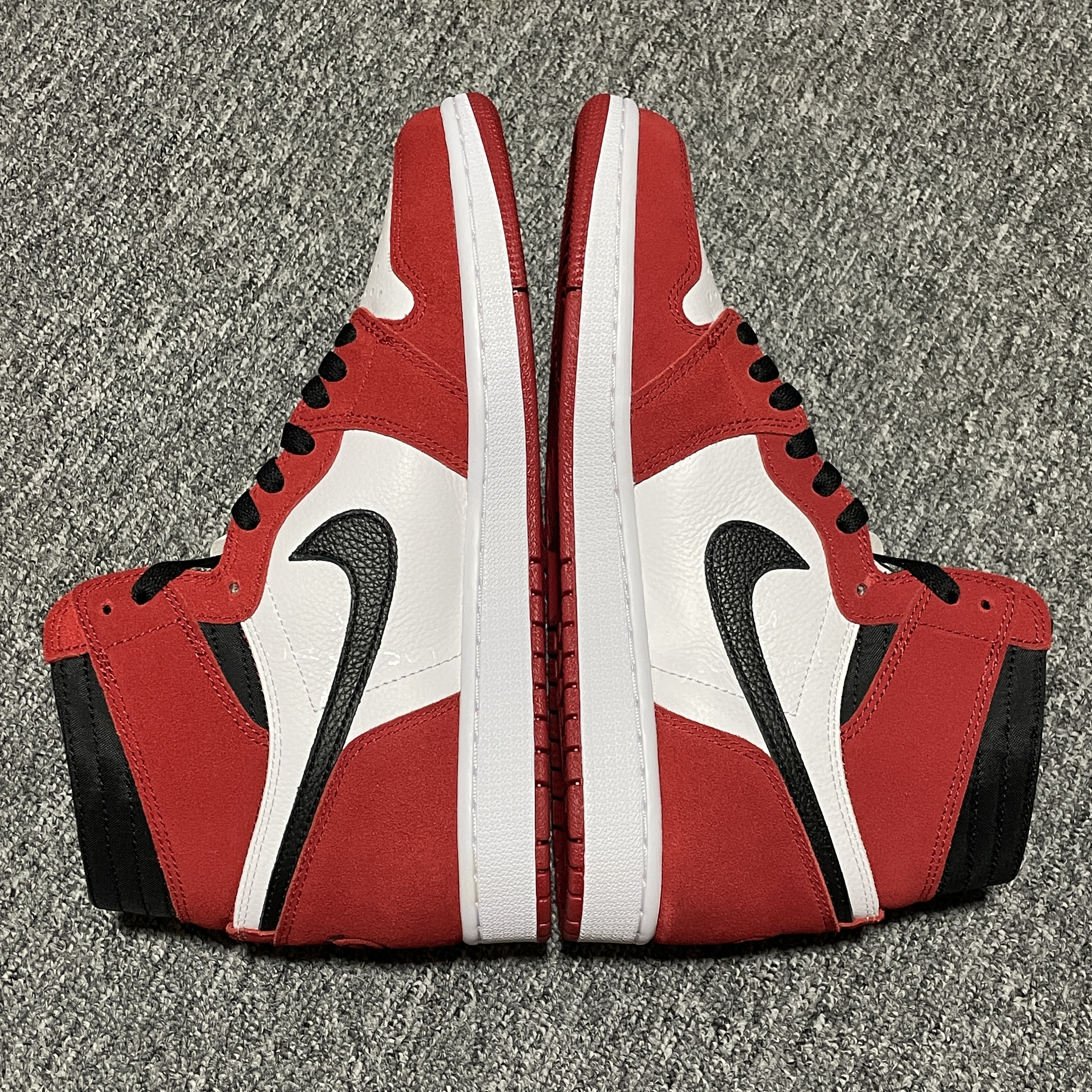 Travis Scott x Air Jordan 1 Chicago Red（ DH3227-601）