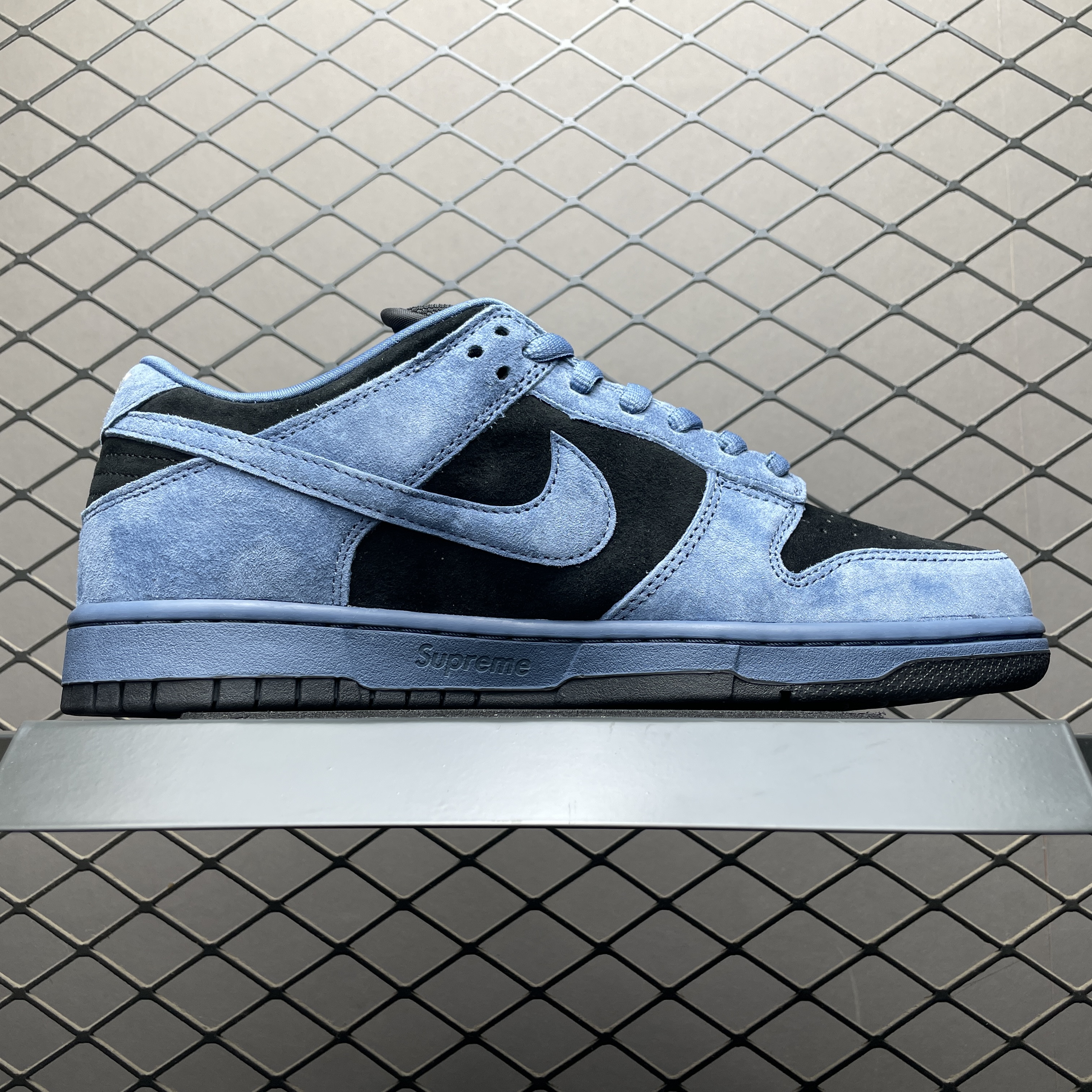 Nike SB Dunk Low Supreme 94 Ocean Fog (HQ8487-400)
