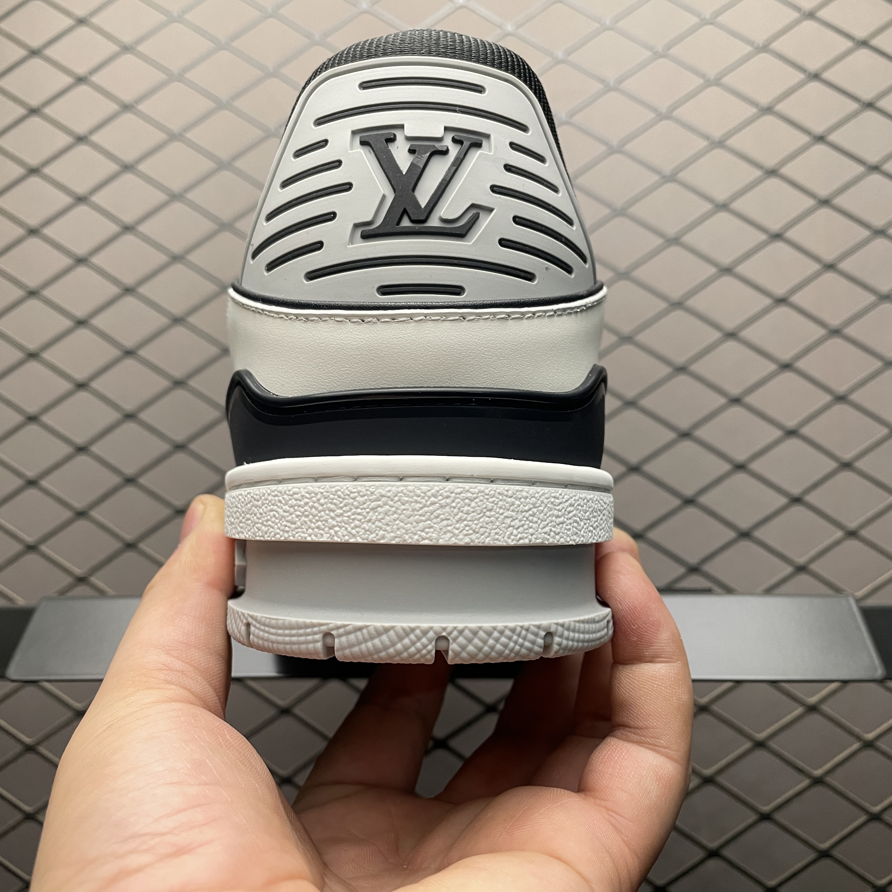 Louis Vuitton Trainer Line Sneakers（1AIJ44）