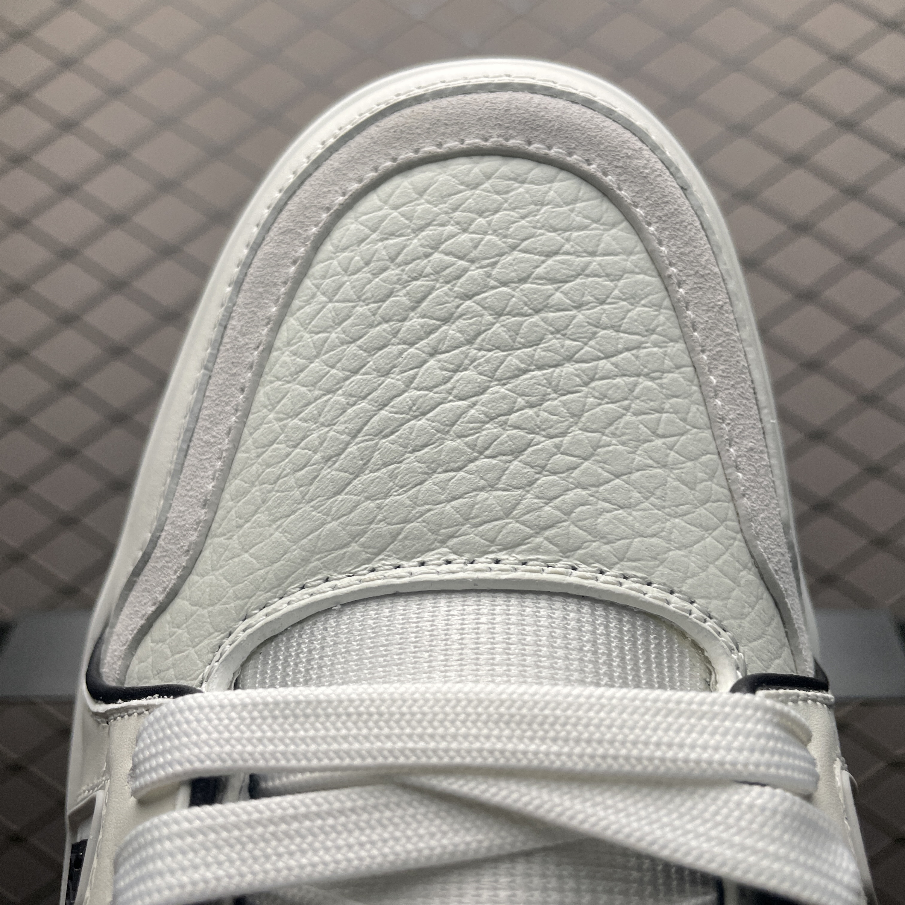 Louis Vuitton Trainer Line Sneakers（1AIJ44）