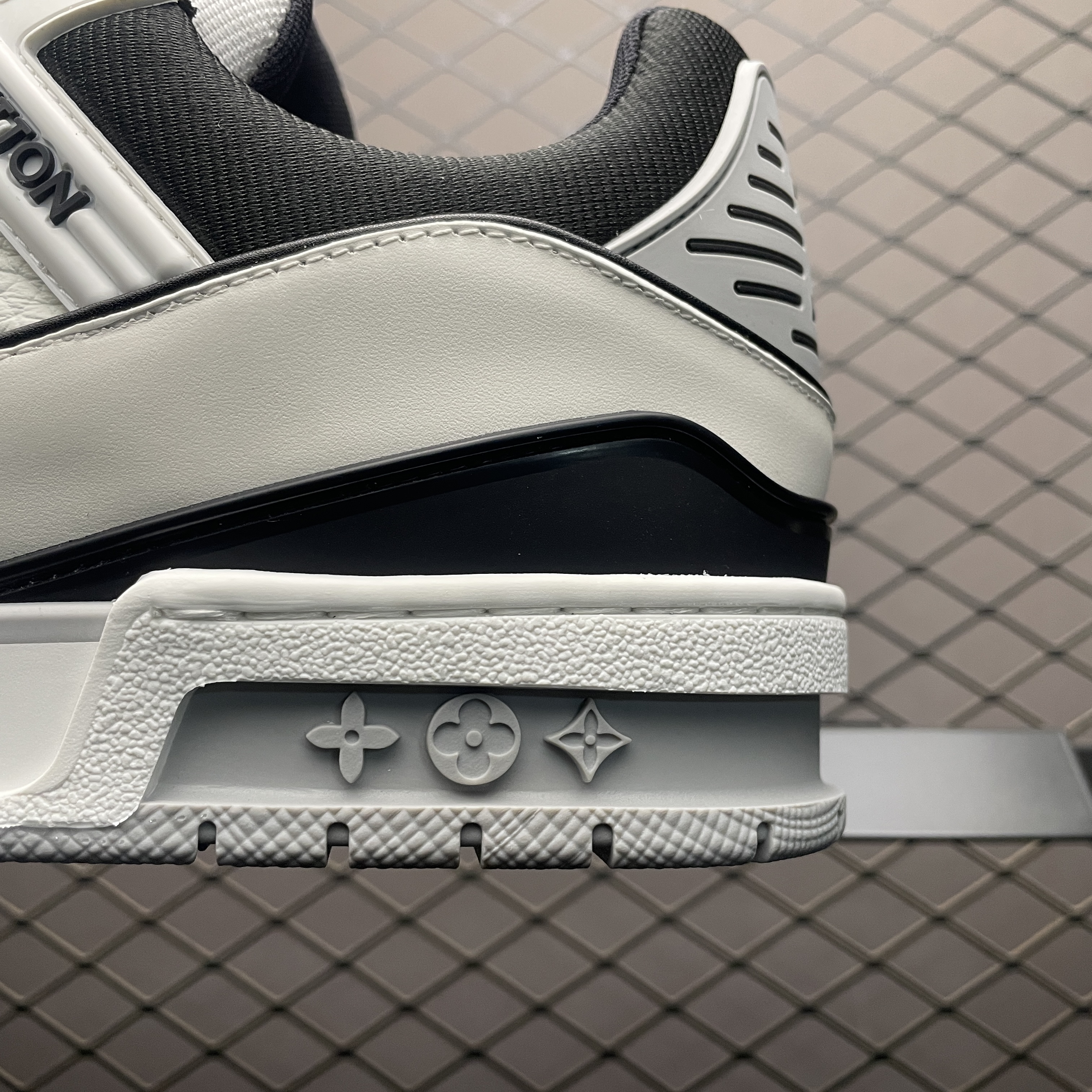 Louis Vuitton Trainer Line Sneakers（1AIJ44）