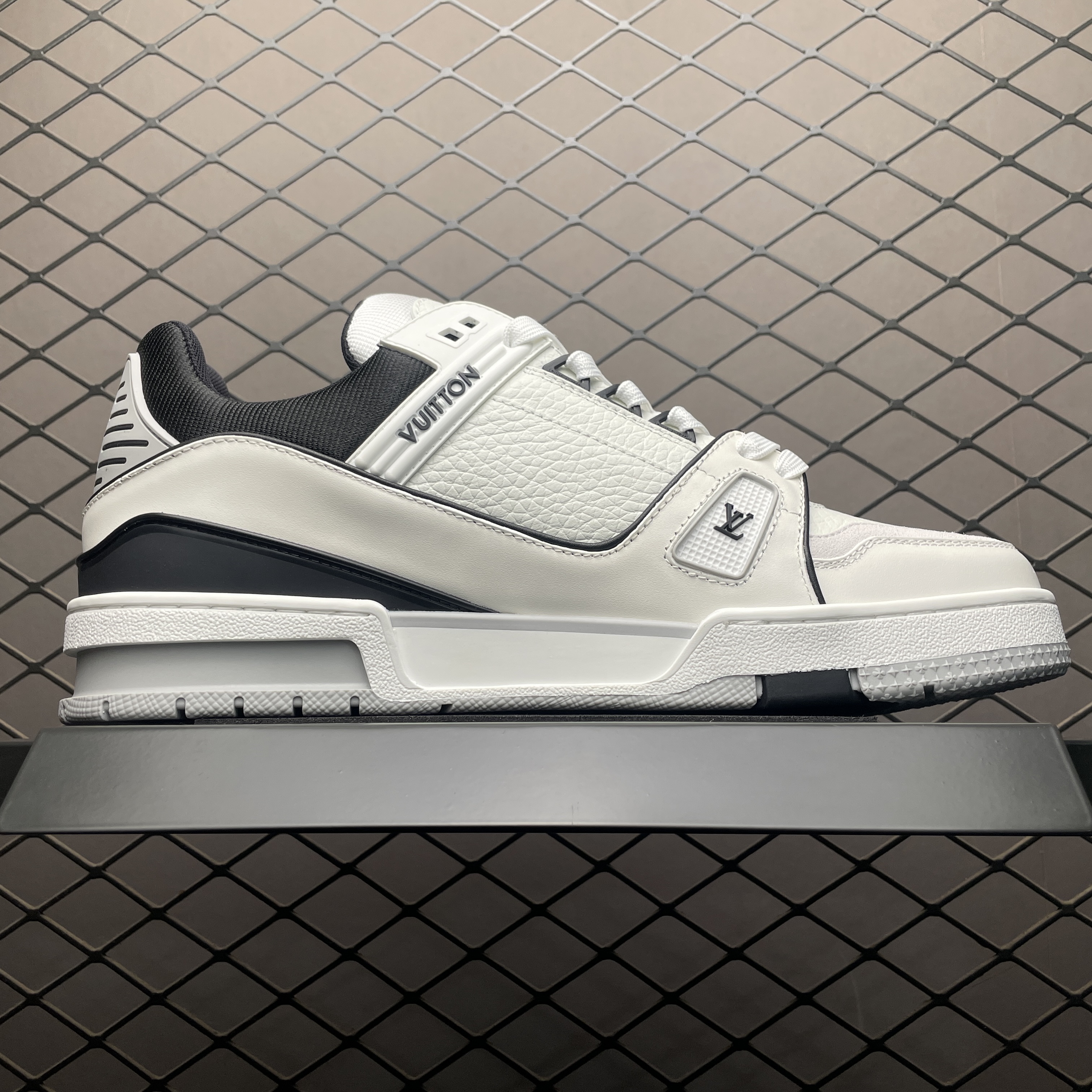 Louis Vuitton Trainer Line Sneakers（1AIJ44）