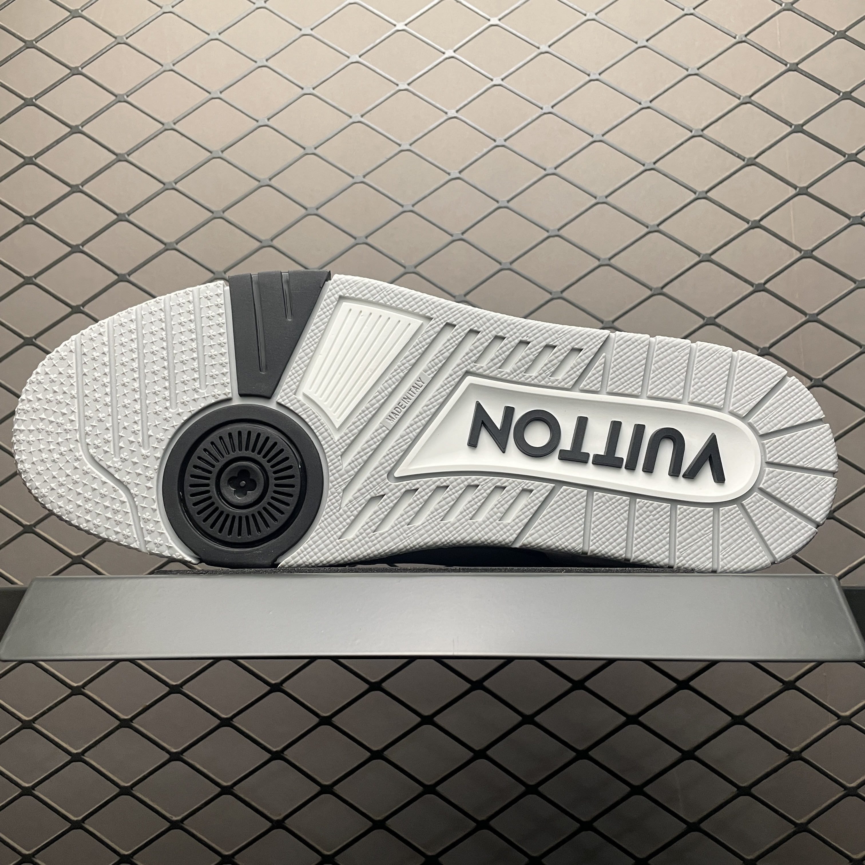 Louis Vuitton Trainer Line Sneakers（1AIJ44）