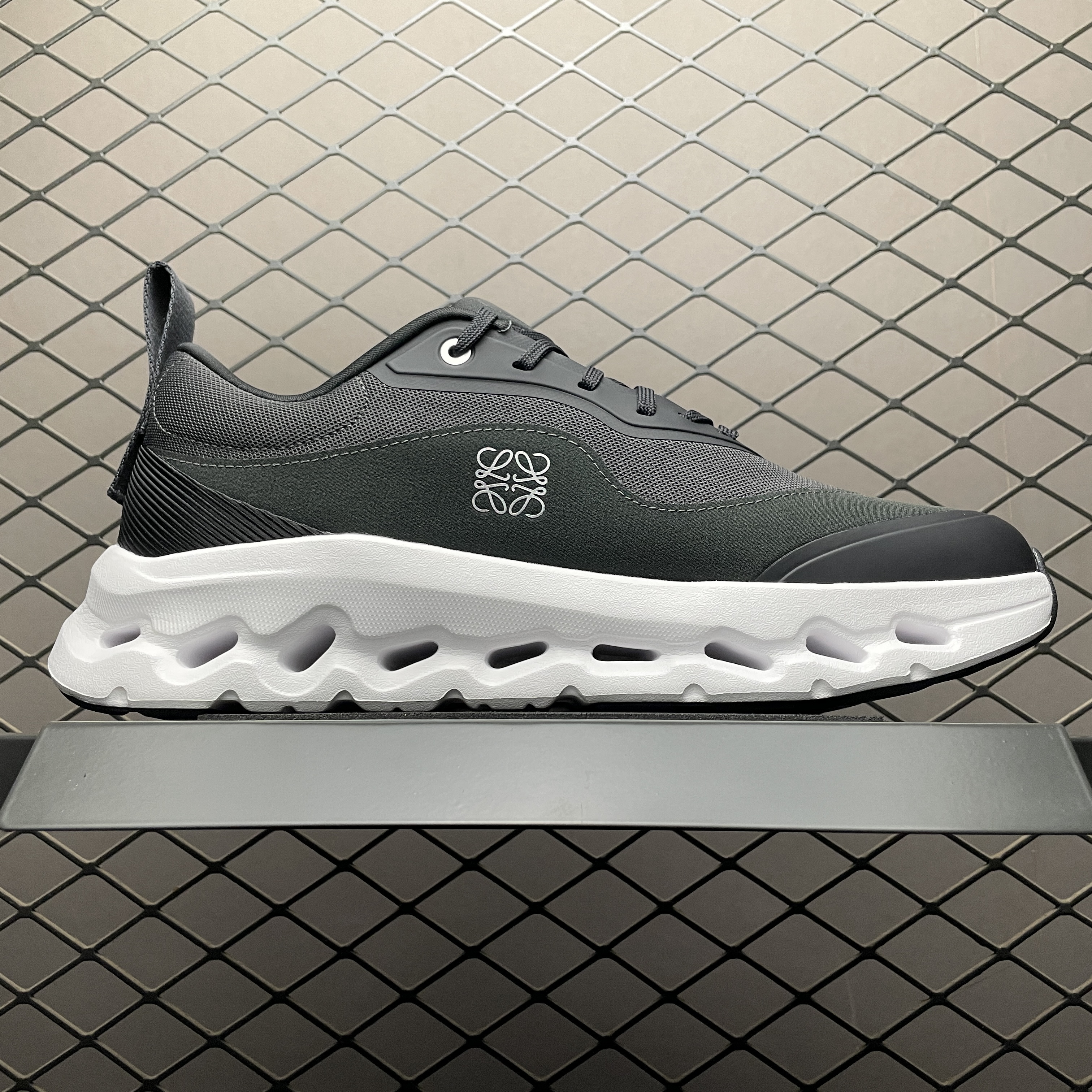 ON Loewe x Cloudtilt 2 'Black' (3ME10690553)