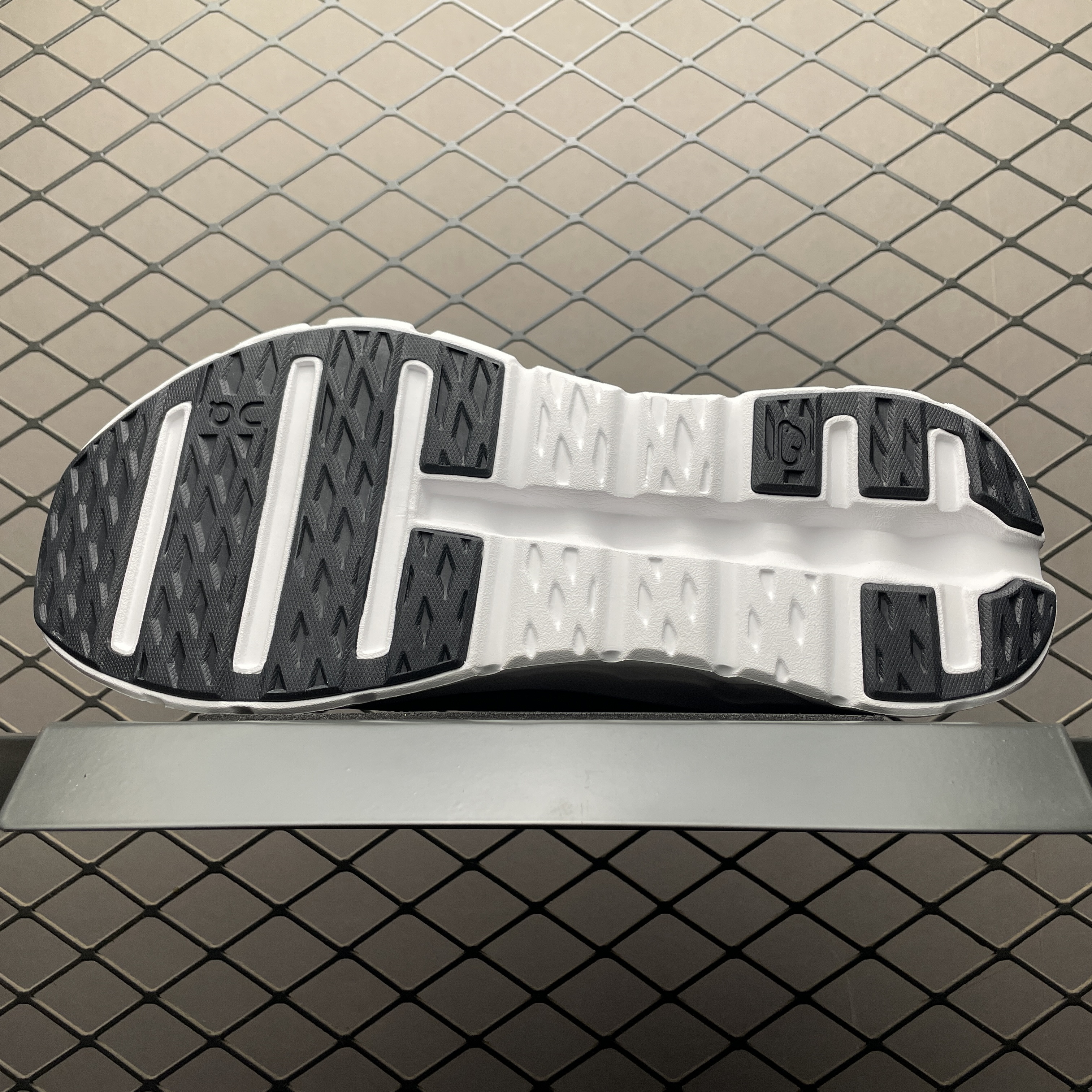 ON Loewe x Cloudtilt 2 'Black' (3ME10690553)