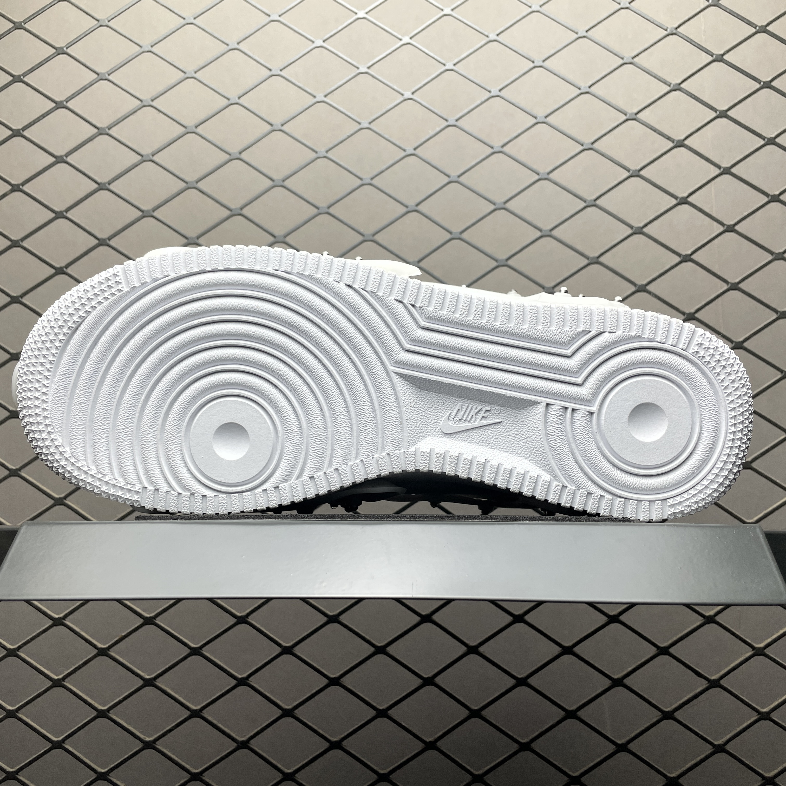 Swarovski × Nike Women's Air Force 1 Low Retro Reflective Crystal "Triple White"（CV7668-100）