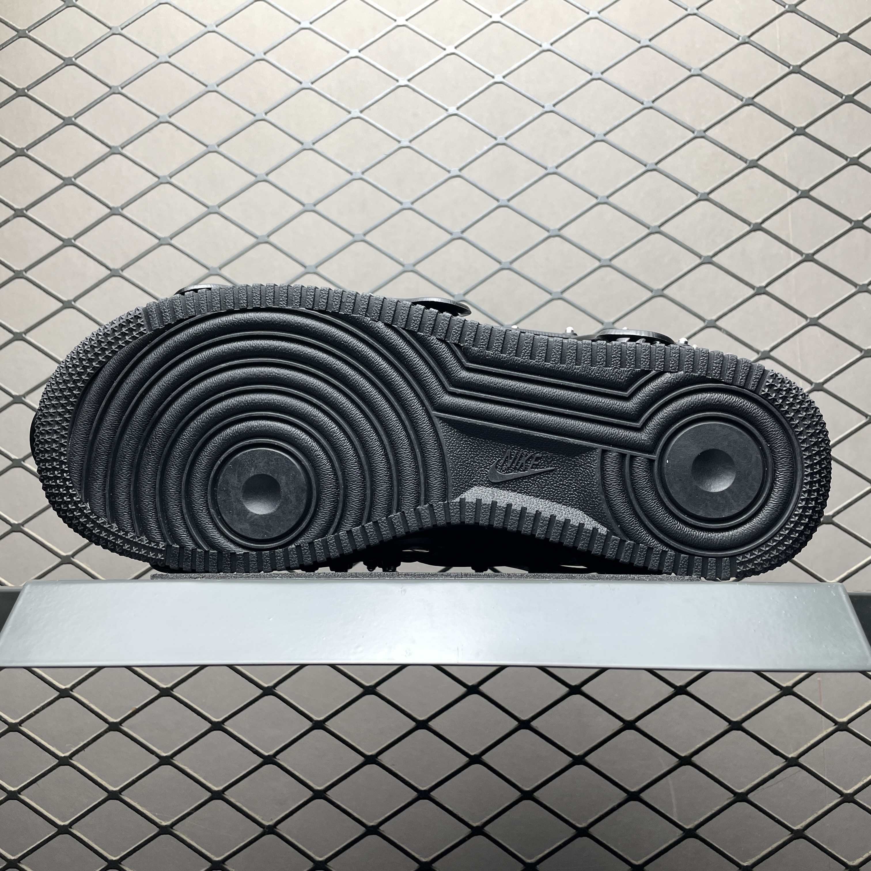 Swarovski × Nike Women's Air Force 1 Low Retro Reflective Crystal "Triple Black"（CV7668-001）