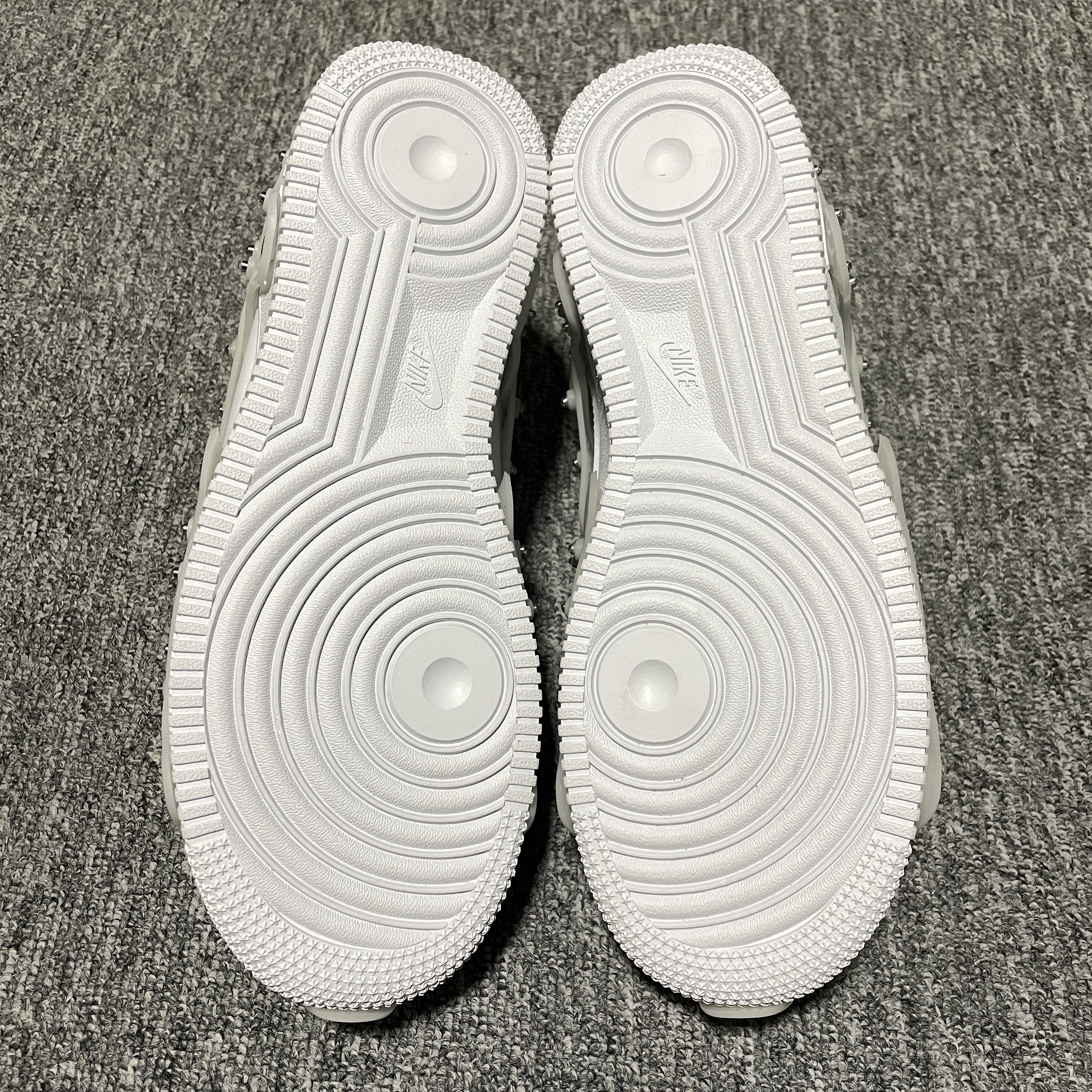 Swarovski × Nike Women's Air Force 1 Low Retro Reflective Crystal "Triple White"（CV7668-100）